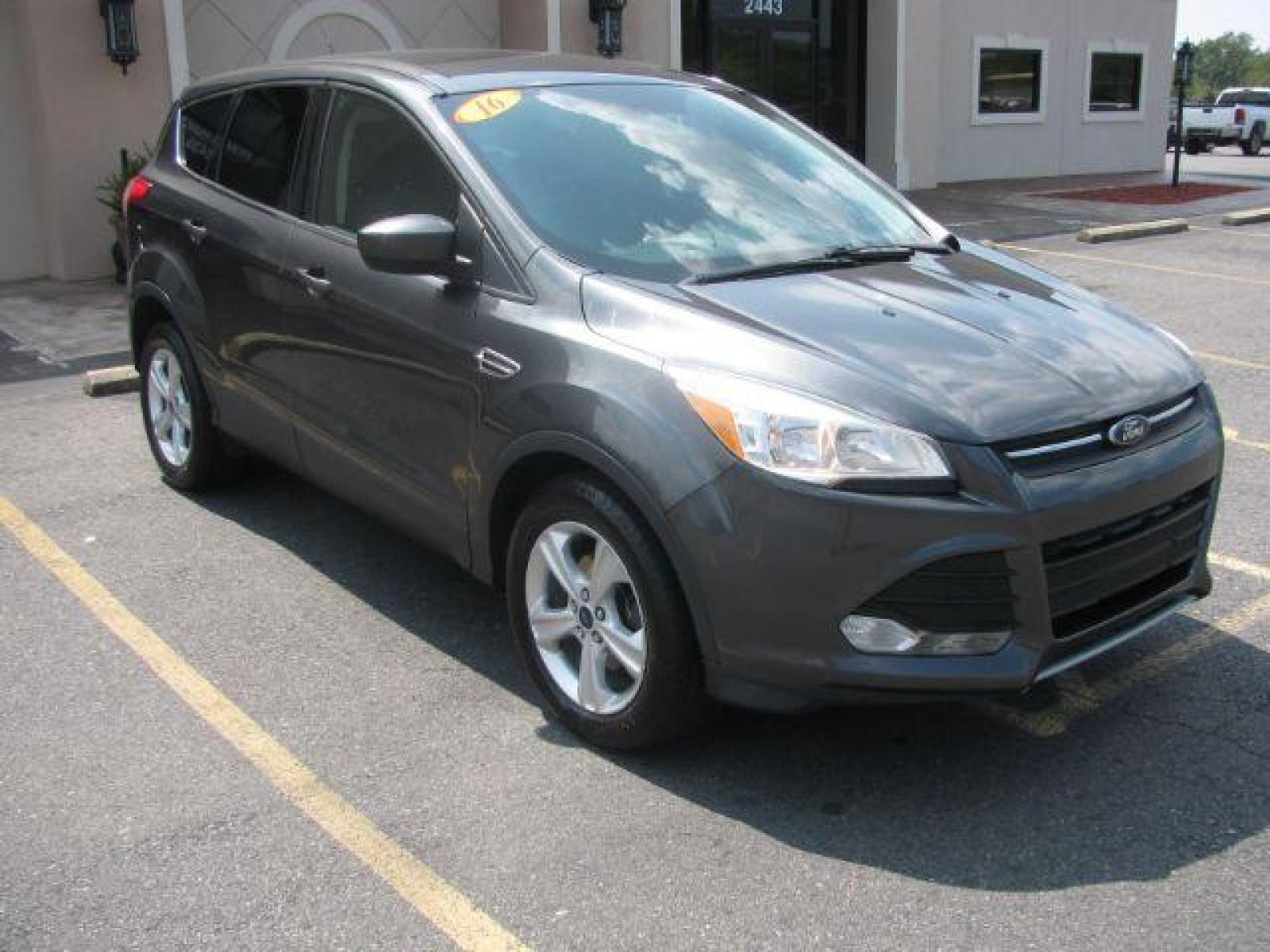 2016 Gray Ford Escape SE FWD (1FMCU0G75GU) with an 2.5L L4 DOHC 16V engine, 6-Speed Automatic transmission, located at 2443 Albert Pike, Hot Springs, AR, 71913, (501) 623-6255, 34.492222, -93.109993 - LISTED FEATURES MAY BE OPTIONAL AND NOT INCLUDED ON THIS VEHICLE!!! - Photo #5