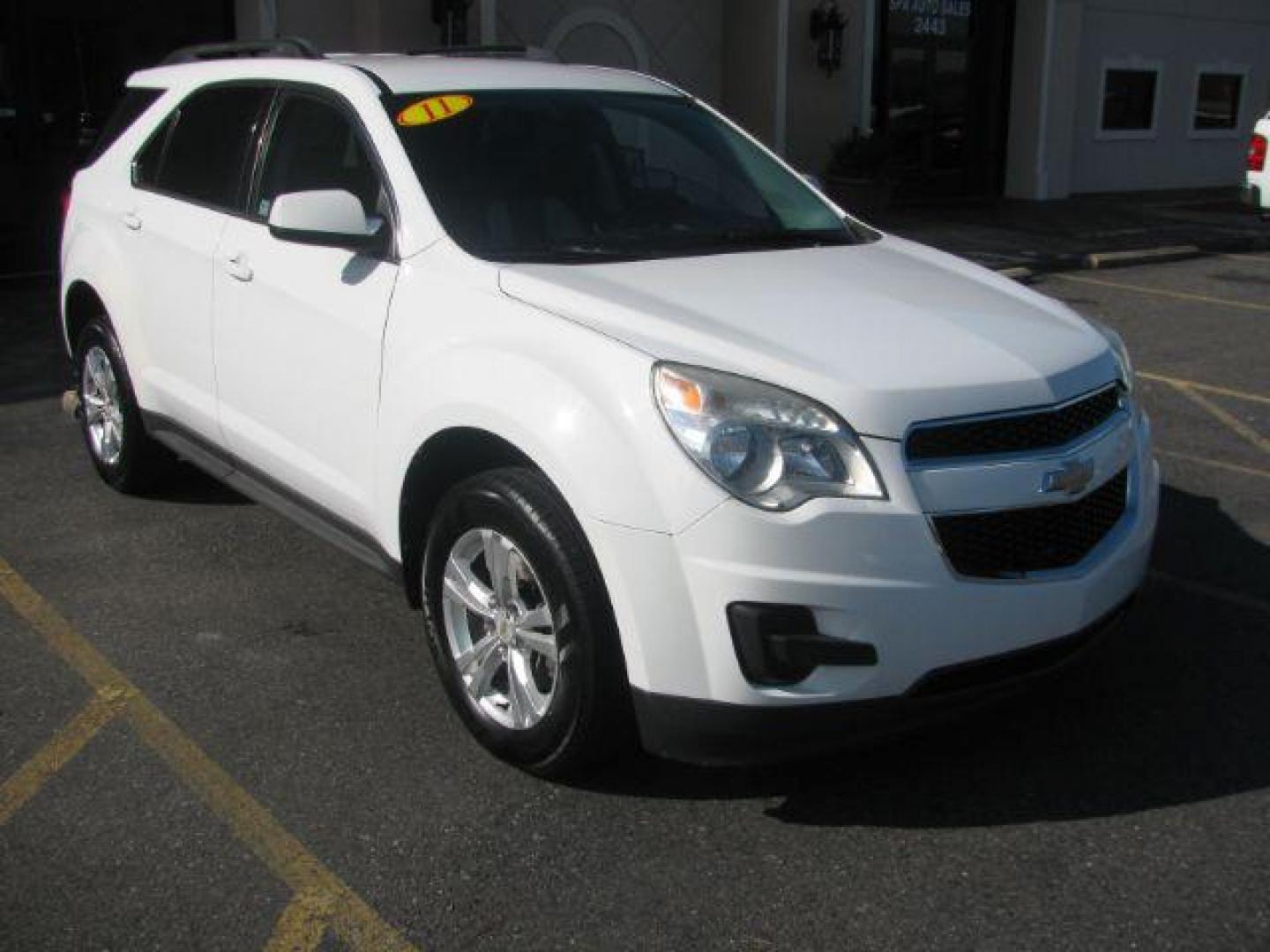 2011 White Chevrolet Equinox 1LT 2WD (2GNALDEC5B1) with an 2.4L L4 DOHC 16V engine, 6-Speed Automatic transmission, located at 2443 Albert Pike, Hot Springs, AR, 71913, (501) 623-6255, 34.492222, -93.109993 - Photo#0