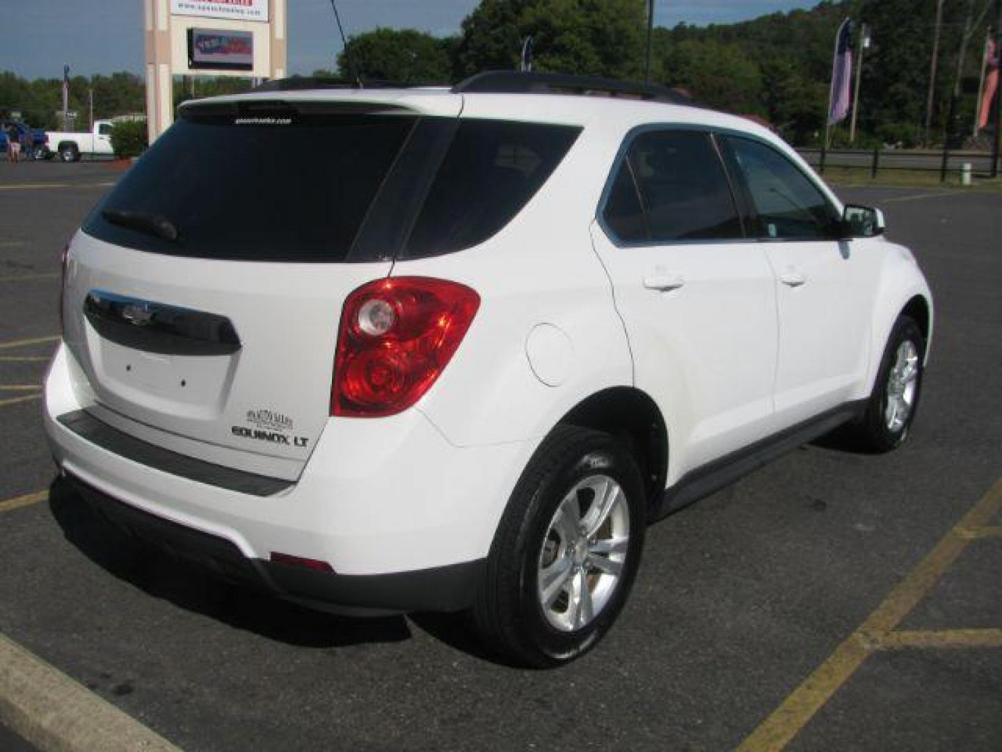 2011 White Chevrolet Equinox 1LT 2WD (2GNALDEC5B1) with an 2.4L L4 DOHC 16V engine, 6-Speed Automatic transmission, located at 2443 Albert Pike, Hot Springs, AR, 71913, (501) 623-6255, 34.492222, -93.109993 - Photo#2