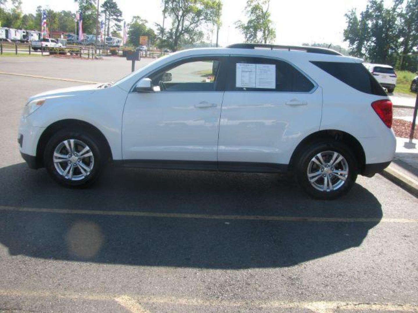 2011 White Chevrolet Equinox 1LT 2WD (2GNALDEC5B1) with an 2.4L L4 DOHC 16V engine, 6-Speed Automatic transmission, located at 2443 Albert Pike, Hot Springs, AR, 71913, (501) 623-6255, 34.492222, -93.109993 - Photo#4