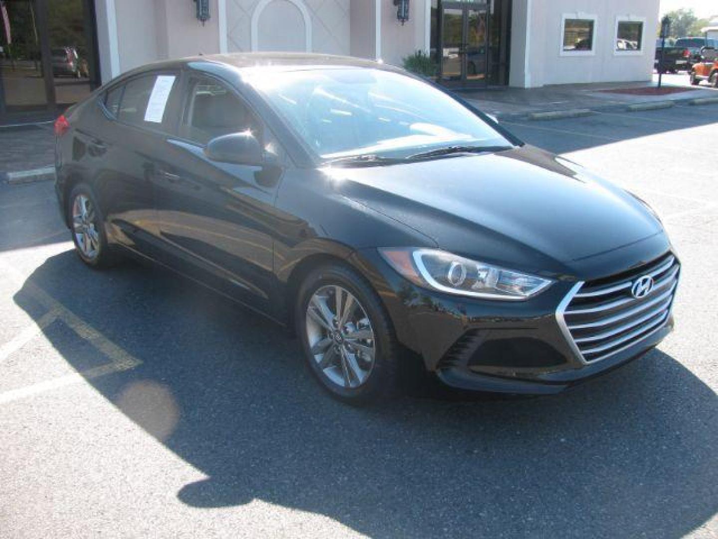 2018 Black Hyundai Elantra Limited (5NPD84LF6JH) with an 1.8L L4 DOHC 16V engine, 6-Speed Automatic transmission, located at 2443 Albert Pike, Hot Springs, AR, 71913, (501) 623-6255, 34.492222, -93.109993 - LISTED FEATURES MAY BE OPTIONAL AND NOT INCLUDED ON THIS VEHICLE!!! - Photo#5