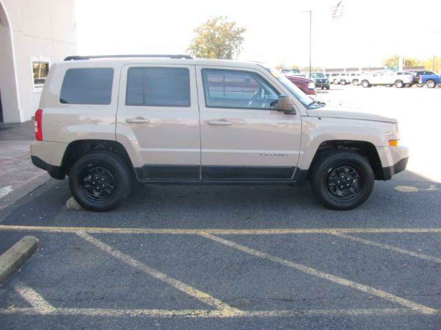 2017 Tan Jeep Patriot Sport 4WD (1C4NJRBB4HD) with an 2.4L L4 DOHC 16V engine, located at 2443 Albert Pike, Hot Springs, AR, 71913, (501) 623-6255, 34.492222, -93.109993 - Photo#4
