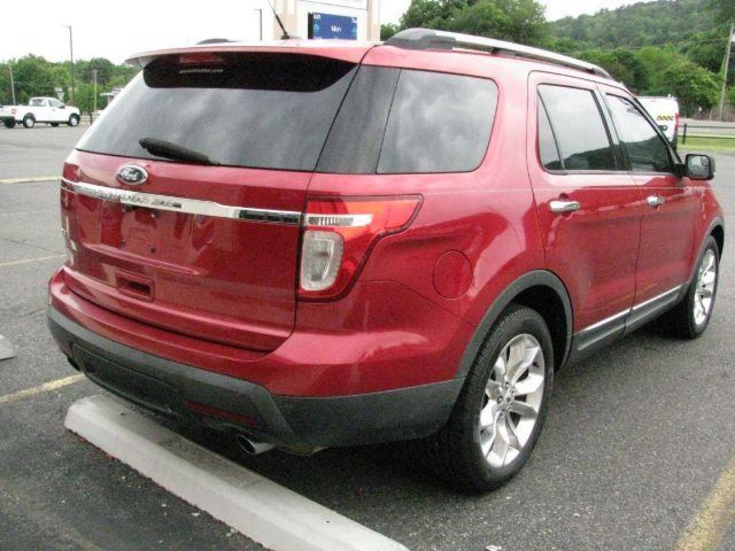 2012 Maroon Ford Explorer XLT FWD (1FMHK7D85CG) with an 3.5L V6 DOHC 24V engine, 6-Speed Automatic transmission, located at 2443 Albert Pike, Hot Springs, AR, 71913, (501) 623-6255, 34.492222, -93.109993 - LISTED FEATURES MAY BE OPTIONAL AND NOT INCLUDED ON THIS VEHICLE!!!- Photo#3