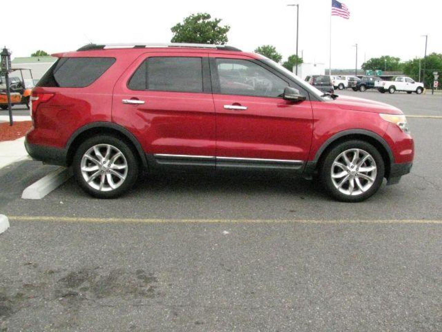 2012 Maroon Ford Explorer XLT FWD (1FMHK7D85CG) with an 3.5L V6 DOHC 24V engine, 6-Speed Automatic transmission, located at 2443 Albert Pike, Hot Springs, AR, 71913, (501) 623-6255, 34.492222, -93.109993 - LISTED FEATURES MAY BE OPTIONAL AND NOT INCLUDED ON THIS VEHICLE!!!- Photo#4
