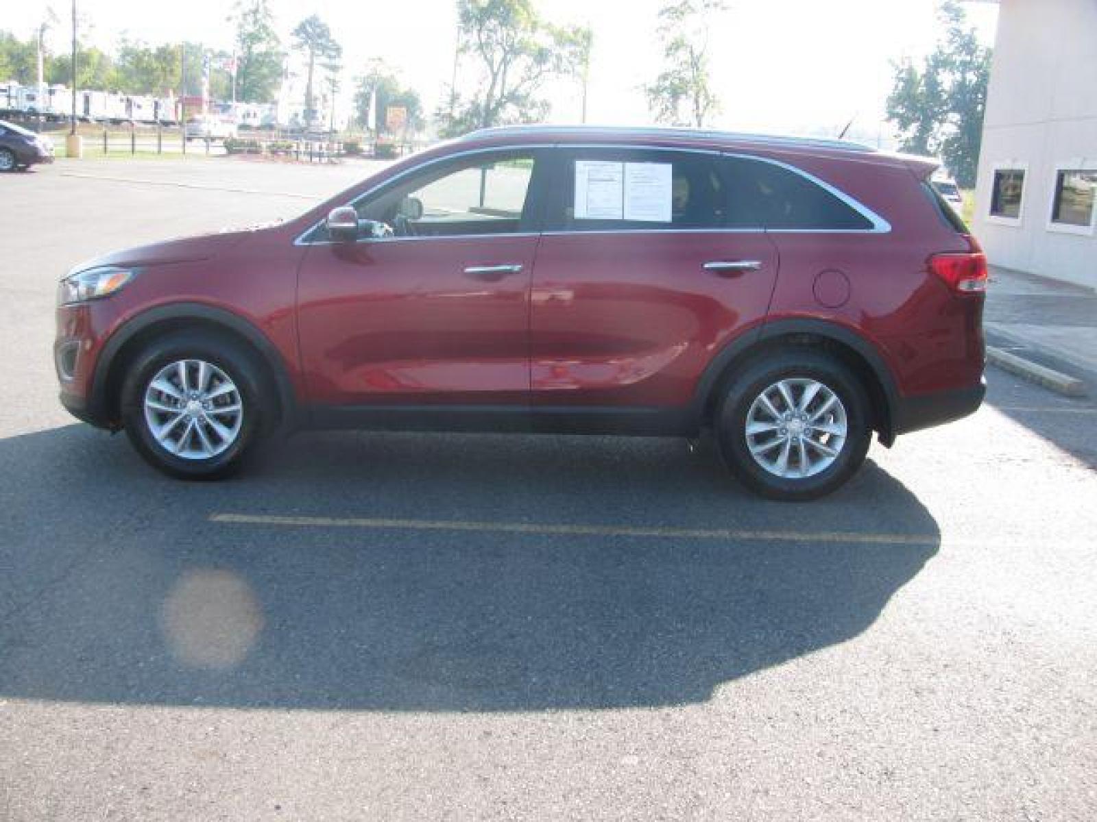 2017 Maroon Kia Sorento LX 2WD (5XYPG4A3XHG) with an 2.4L L4 DOHC 16V engine, 6-Speed Automatic transmission, located at 2443 Albert Pike, Hot Springs, AR, 71913, (501) 623-6255, 34.492222, -93.109993 - LISTED FEATURES MAY BE OPTIONAL AND NOT INCLUDED ON THIS VEHICLE!!! - Photo #4