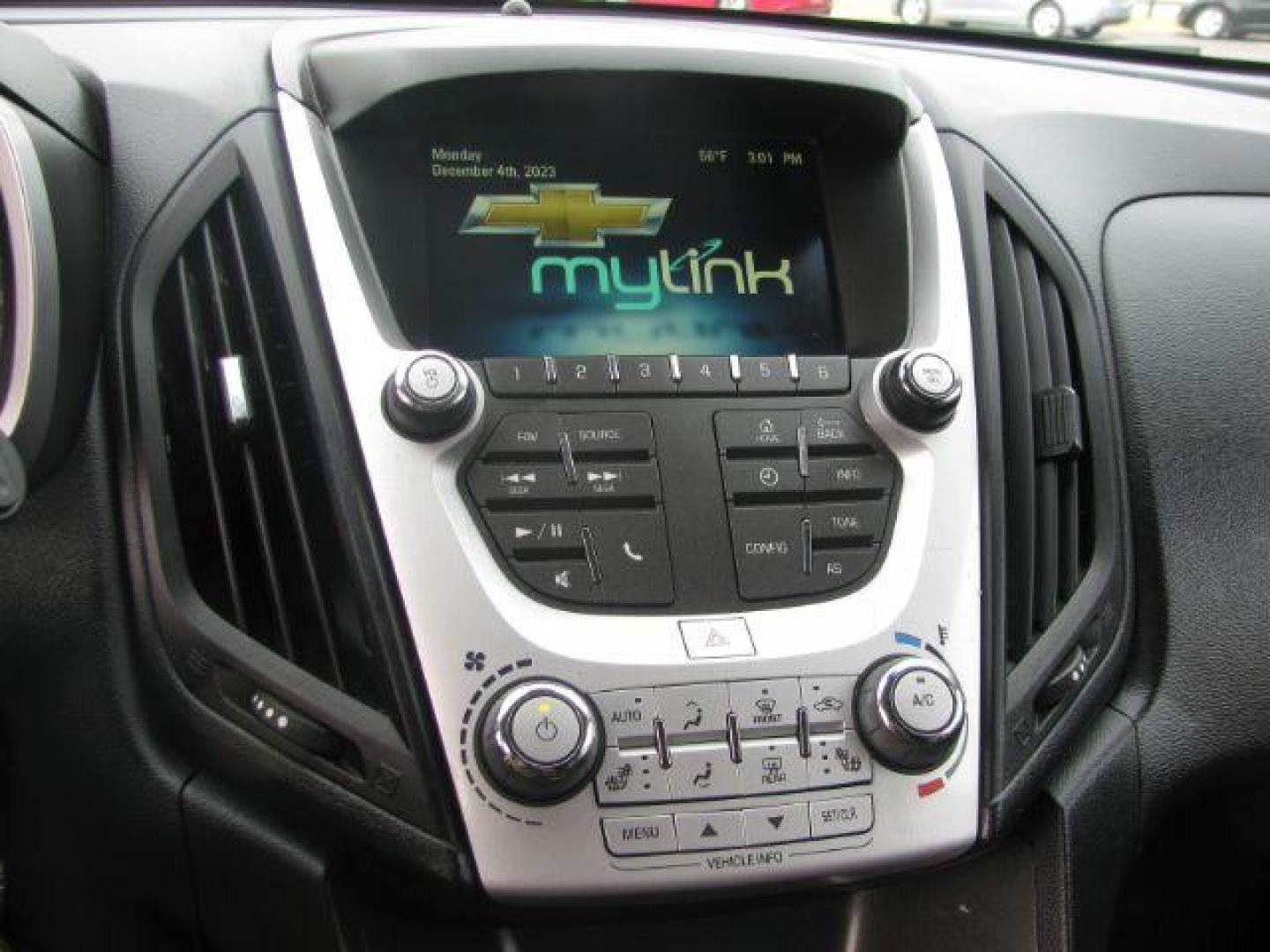 2016 White Chevrolet Equinox LT 2WD (2GNALCEKXG6) with an 2.4L L4 DOHC 16V FFV engine, 6-Speed Automatic transmission, located at 2443 Albert Pike, Hot Springs, AR, 71913, (501) 623-6255, 34.492222, -93.109993 - LISTED FEATURES MAY BE OPTIONAL AND NOT INCLUDED ON THIS VEHICLE!!! - Photo#9