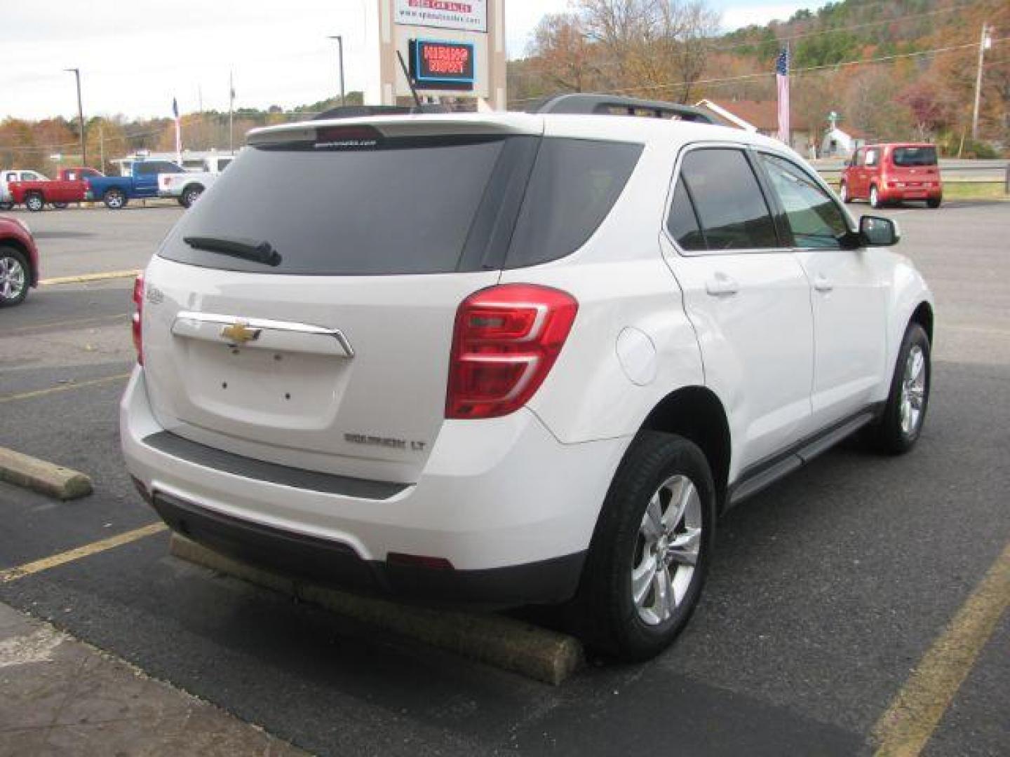 2016 White Chevrolet Equinox LT 2WD (2GNALCEKXG6) with an 2.4L L4 DOHC 16V FFV engine, 6-Speed Automatic transmission, located at 2443 Albert Pike, Hot Springs, AR, 71913, (501) 623-6255, 34.492222, -93.109993 - LISTED FEATURES MAY BE OPTIONAL AND NOT INCLUDED ON THIS VEHICLE!!! - Photo#3