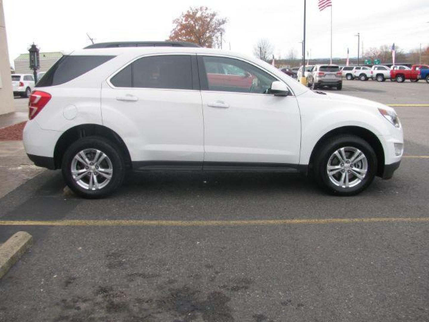 2016 White Chevrolet Equinox LT 2WD (2GNALCEKXG6) with an 2.4L L4 DOHC 16V FFV engine, 6-Speed Automatic transmission, located at 2443 Albert Pike, Hot Springs, AR, 71913, (501) 623-6255, 34.492222, -93.109993 - LISTED FEATURES MAY BE OPTIONAL AND NOT INCLUDED ON THIS VEHICLE!!! - Photo#4