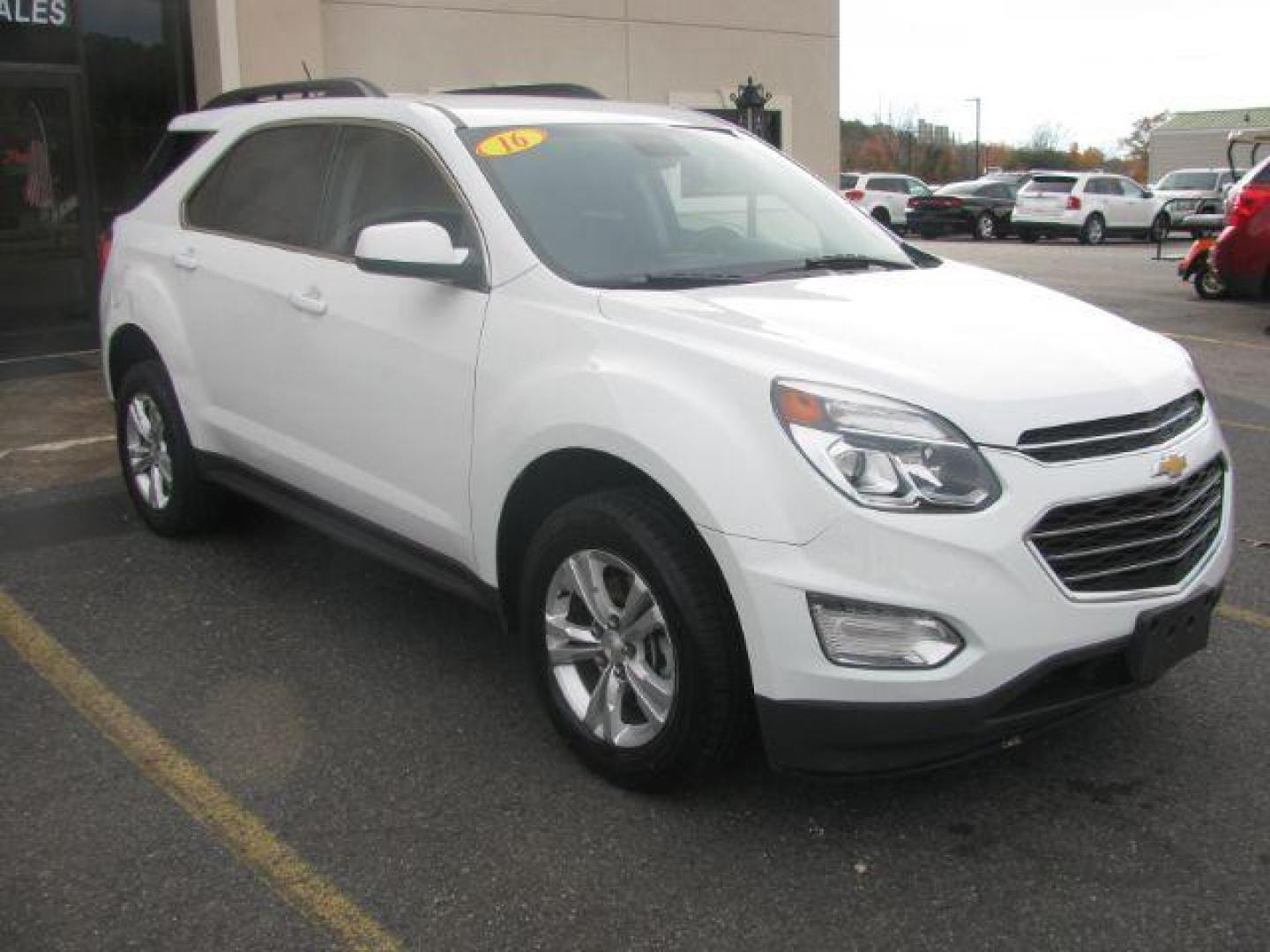 2016 White Chevrolet Equinox LT 2WD (2GNALCEKXG6) with an 2.4L L4 DOHC 16V FFV engine, 6-Speed Automatic transmission, located at 2443 Albert Pike, Hot Springs, AR, 71913, (501) 623-6255, 34.492222, -93.109993 - LISTED FEATURES MAY BE OPTIONAL AND NOT INCLUDED ON THIS VEHICLE!!! - Photo#5