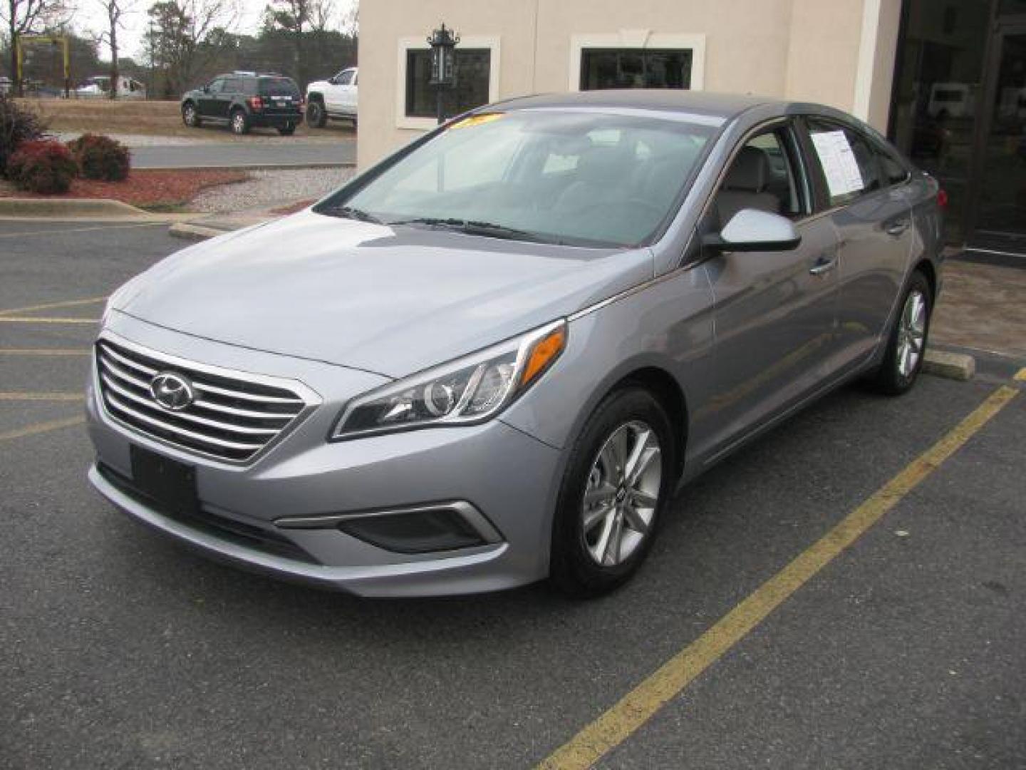 2016 Silver Hyundai Sonata SE (5NPE24AF2GH) with an 2.4L L4 DOHC 16V engine, 7-Speed Automatic transmission, located at 2443 Albert Pike, Hot Springs, AR, 71913, (501) 623-6255, 34.492222, -93.109993 - LISTED FEATURES MAY BE OPTIONAL AND NOT INCLUDED ON THIS VEHICLE!!! - Photo#0