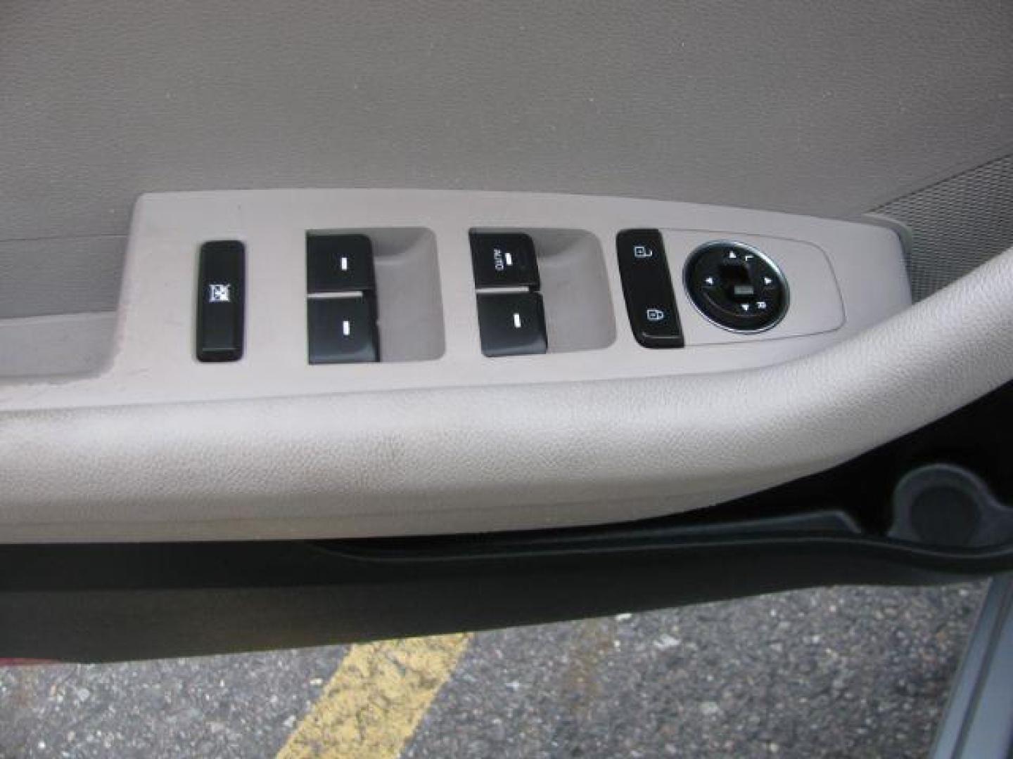2016 Silver Hyundai Sonata SE (5NPE24AF2GH) with an 2.4L L4 DOHC 16V engine, 7-Speed Automatic transmission, located at 2443 Albert Pike, Hot Springs, AR, 71913, (501) 623-6255, 34.492222, -93.109993 - LISTED FEATURES MAY BE OPTIONAL AND NOT INCLUDED ON THIS VEHICLE!!! - Photo#10