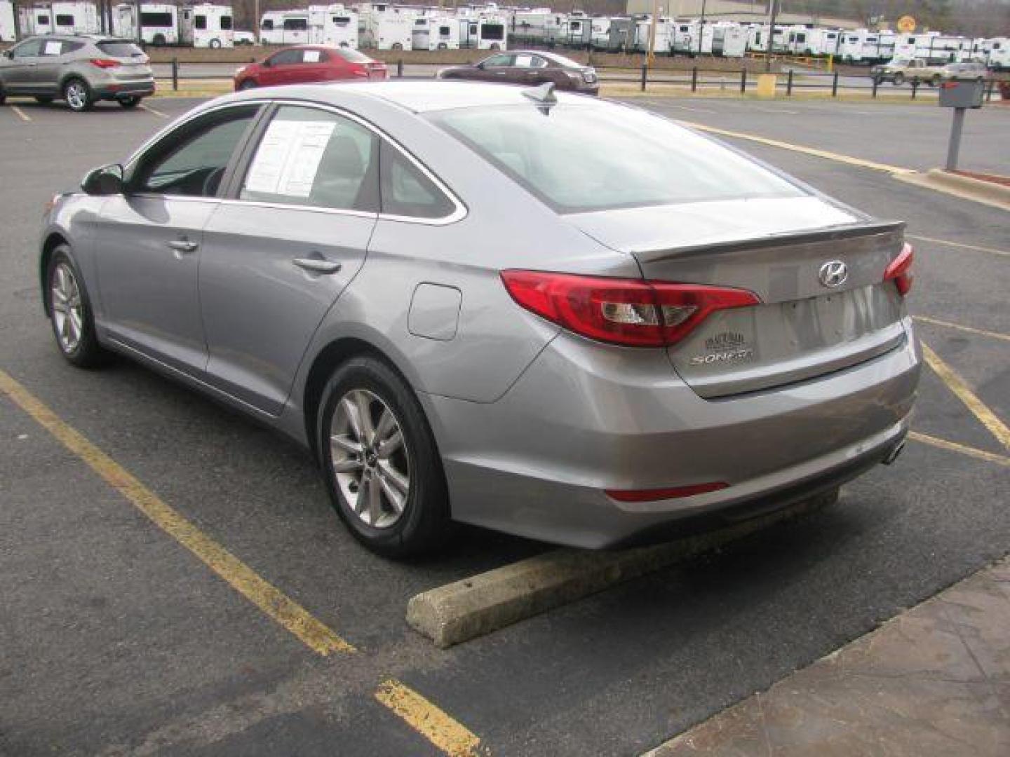 2016 Silver Hyundai Sonata SE (5NPE24AF2GH) with an 2.4L L4 DOHC 16V engine, 7-Speed Automatic transmission, located at 2443 Albert Pike, Hot Springs, AR, 71913, (501) 623-6255, 34.492222, -93.109993 - LISTED FEATURES MAY BE OPTIONAL AND NOT INCLUDED ON THIS VEHICLE!!! - Photo#2