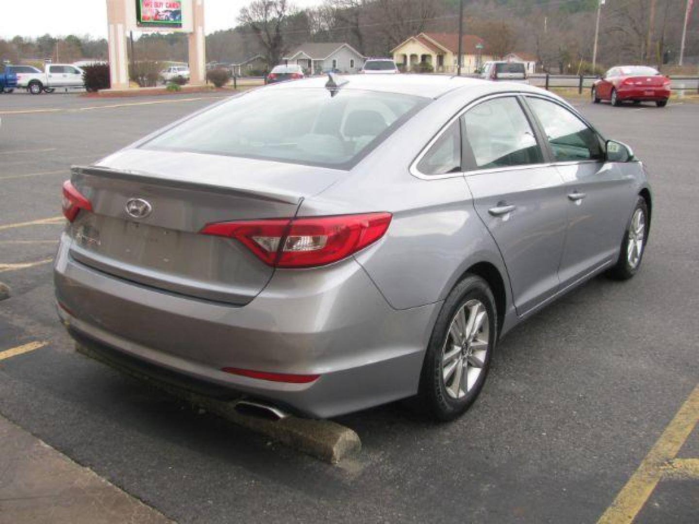 2016 Silver Hyundai Sonata SE (5NPE24AF2GH) with an 2.4L L4 DOHC 16V engine, 7-Speed Automatic transmission, located at 2443 Albert Pike, Hot Springs, AR, 71913, (501) 623-6255, 34.492222, -93.109993 - LISTED FEATURES MAY BE OPTIONAL AND NOT INCLUDED ON THIS VEHICLE!!! - Photo#3