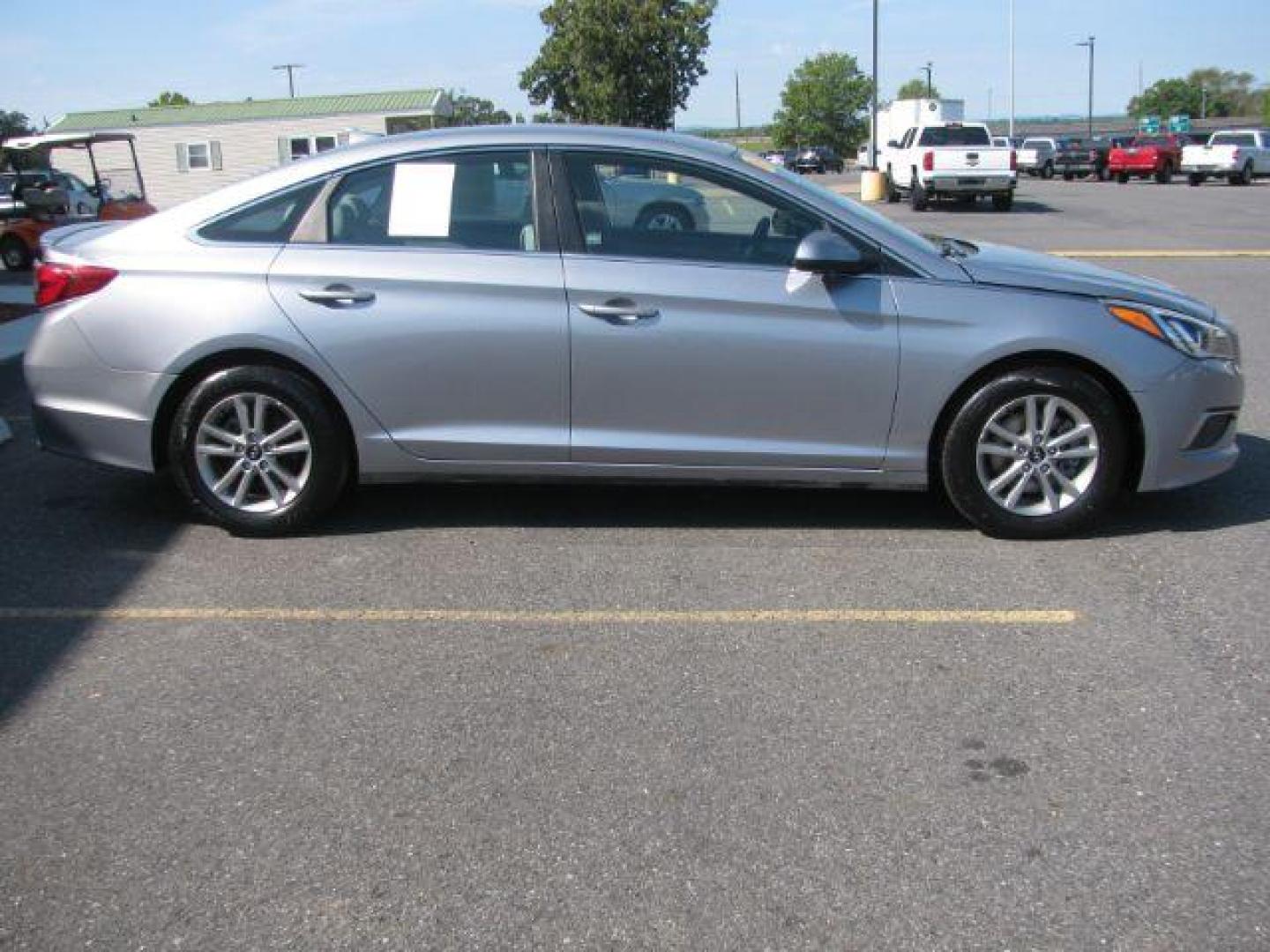 2016 Silver Hyundai Sonata SE (5NPE24AF2GH) with an 2.4L L4 DOHC 16V engine, 7-Speed Automatic transmission, located at 2443 Albert Pike, Hot Springs, AR, 71913, (501) 623-6255, 34.492222, -93.109993 - LISTED FEATURES MAY BE OPTIONAL AND NOT INCLUDED ON THIS VEHICLE!!! - Photo#1