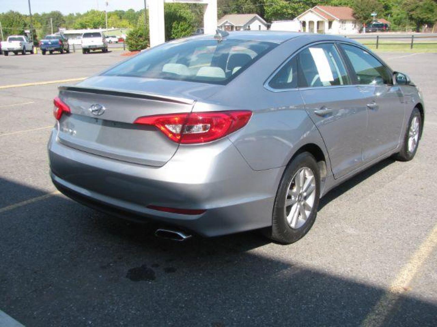 2016 Silver Hyundai Sonata SE (5NPE24AF2GH) with an 2.4L L4 DOHC 16V engine, 7-Speed Automatic transmission, located at 2443 Albert Pike, Hot Springs, AR, 71913, (501) 623-6255, 34.492222, -93.109993 - LISTED FEATURES MAY BE OPTIONAL AND NOT INCLUDED ON THIS VEHICLE!!! - Photo#2