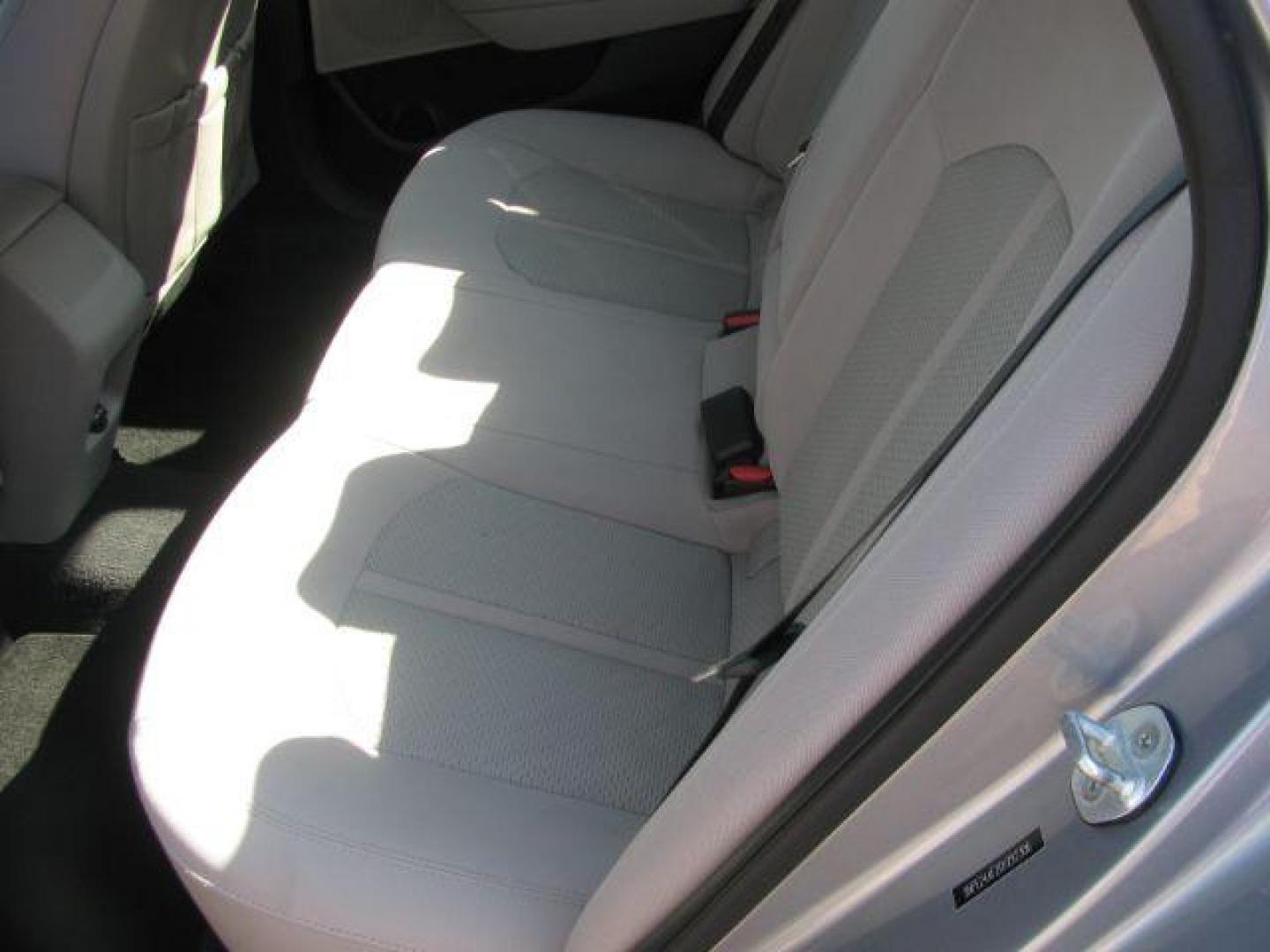2016 Silver Hyundai Sonata SE (5NPE24AF2GH) with an 2.4L L4 DOHC 16V engine, 7-Speed Automatic transmission, located at 2443 Albert Pike, Hot Springs, AR, 71913, (501) 623-6255, 34.492222, -93.109993 - LISTED FEATURES MAY BE OPTIONAL AND NOT INCLUDED ON THIS VEHICLE!!! - Photo#7