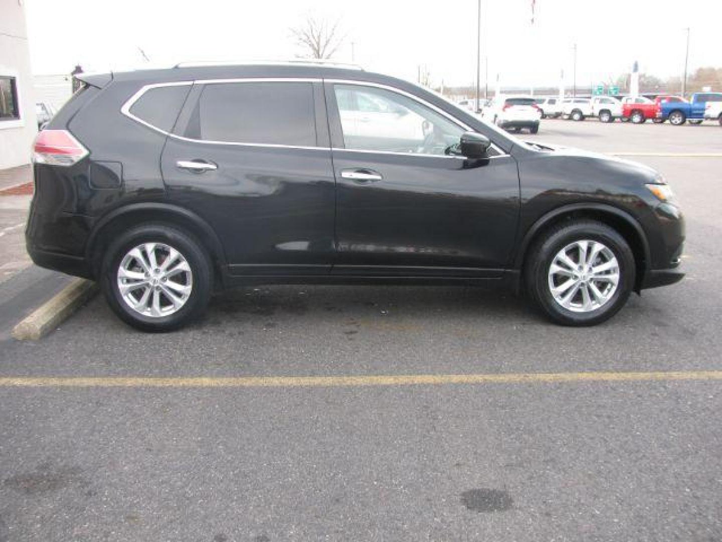 2016 Black Nissan Rogue S 2WD (5N1AT2MT7GC) with an 2.5L L4 DOHC 16V engine, Continuously Variable Transmission transmission, located at 2443 Albert Pike, Hot Springs, AR, 71913, (501) 623-6255, 34.492222, -93.109993 - LISTED FEATURES MAY BE OPTIONAL AND NOT INCLUDED ON THIS VEHICLE!!! - Photo#4