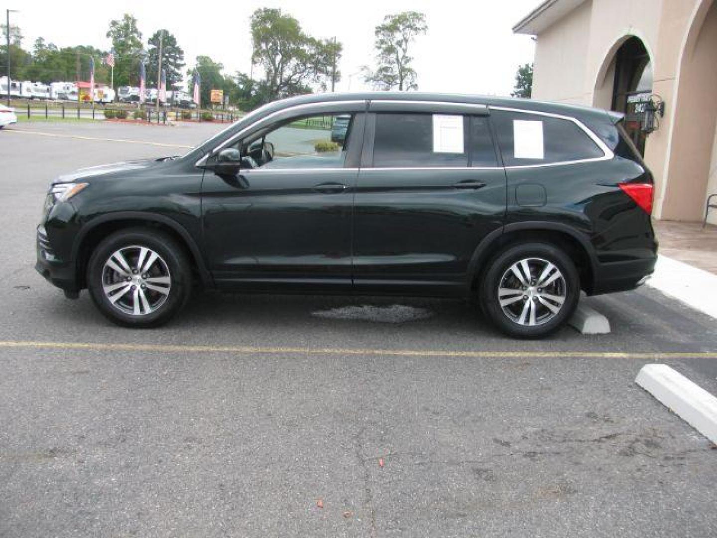 2016 Green Honda Pilot EXL 2WD (5FNYF5H59GB) with an 3.5L V6 SOHC 24V engine, 6-Speed Automatic transmission, located at 2443 Albert Pike, Hot Springs, AR, 71913, (501) 623-6255, 34.492222, -93.109993 - LISTED FEATURES MAY BE OPTIONAL AND NOT INCLUDED ON THIS VEHICLE!!! - Photo#1