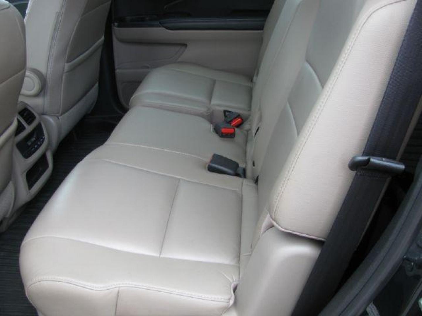 2016 Green Honda Pilot EXL 2WD (5FNYF5H59GB) with an 3.5L V6 SOHC 24V engine, 6-Speed Automatic transmission, located at 2443 Albert Pike, Hot Springs, AR, 71913, (501) 623-6255, 34.492222, -93.109993 - LISTED FEATURES MAY BE OPTIONAL AND NOT INCLUDED ON THIS VEHICLE!!! - Photo#7