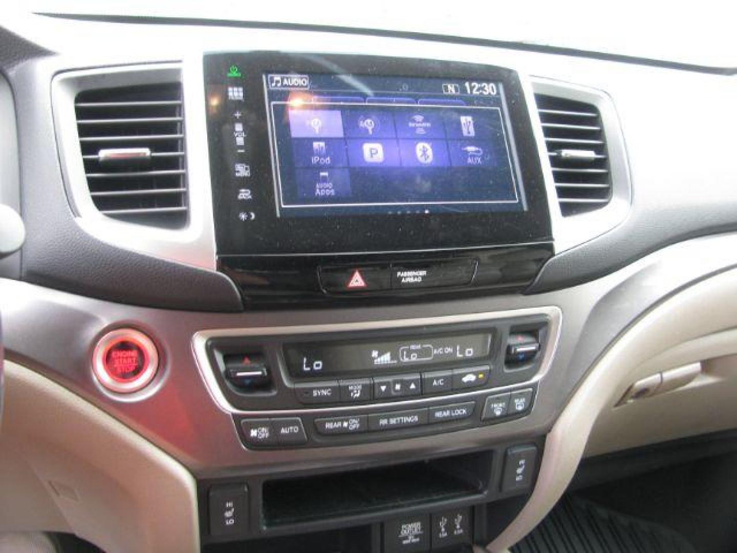 2016 Green Honda Pilot EXL 2WD (5FNYF5H59GB) with an 3.5L V6 SOHC 24V engine, 6-Speed Automatic transmission, located at 2443 Albert Pike, Hot Springs, AR, 71913, (501) 623-6255, 34.492222, -93.109993 - LISTED FEATURES MAY BE OPTIONAL AND NOT INCLUDED ON THIS VEHICLE!!! - Photo#9