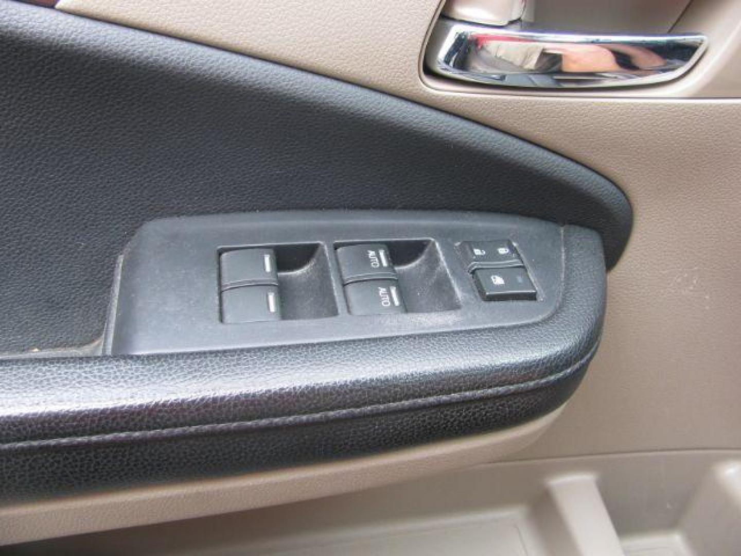 2016 Green Honda Pilot EXL 2WD (5FNYF5H59GB) with an 3.5L V6 SOHC 24V engine, 6-Speed Automatic transmission, located at 2443 Albert Pike, Hot Springs, AR, 71913, (501) 623-6255, 34.492222, -93.109993 - LISTED FEATURES MAY BE OPTIONAL AND NOT INCLUDED ON THIS VEHICLE!!! - Photo#10