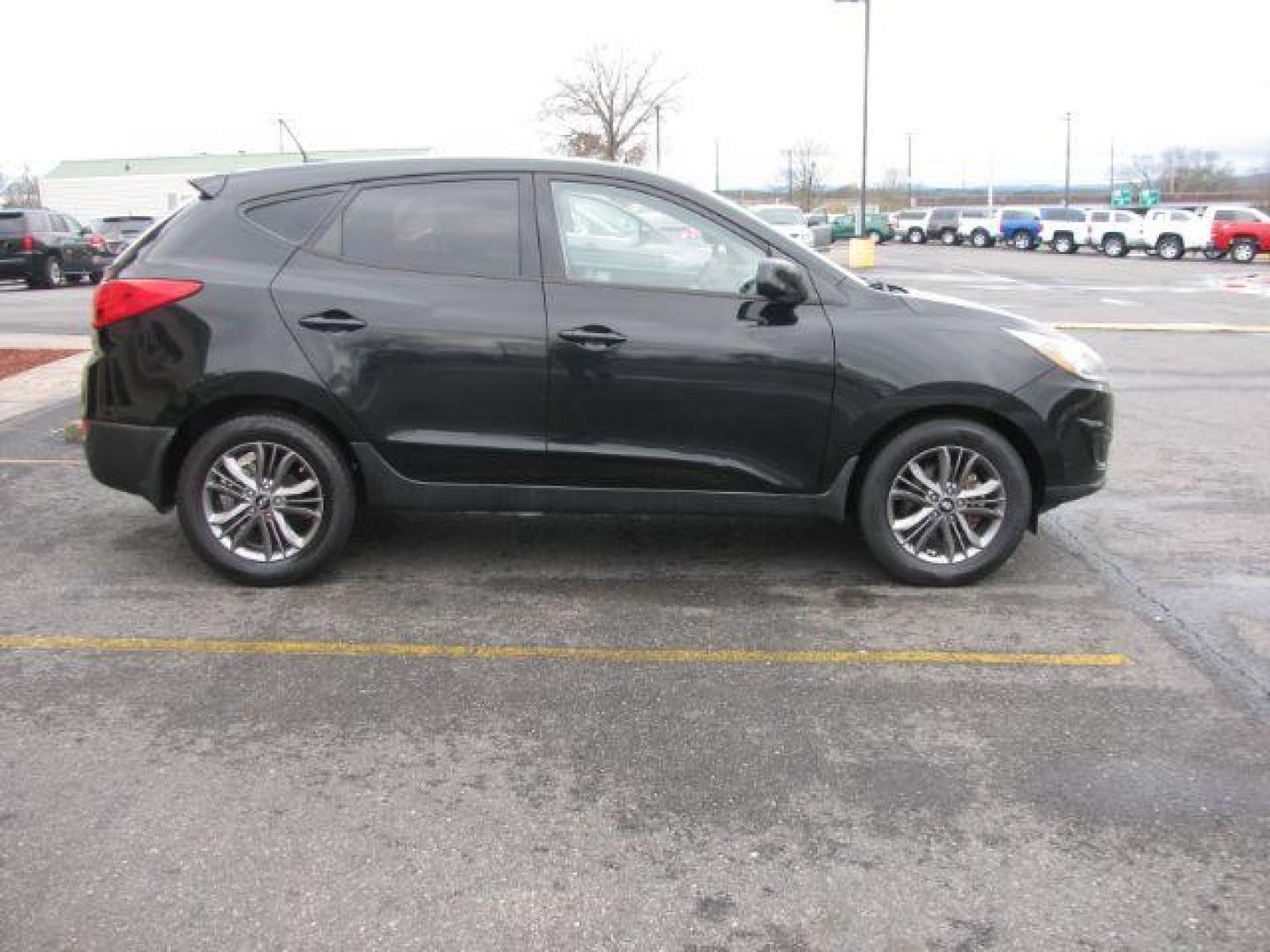 2015 Black Hyundai Tucson GLS FWD (KM8JT3AF3FU) with an 2.0L L4 DOHC 16V engine, 6-Speed Automatic transmission, located at 2443 Albert Pike, Hot Springs, AR, 71913, (501) 623-6255, 34.492222, -93.109993 - LISTED FEATURES MAY BE OPTIONAL AND NOT INCLUDED ON THIS VEHICLE!!! - Photo#4