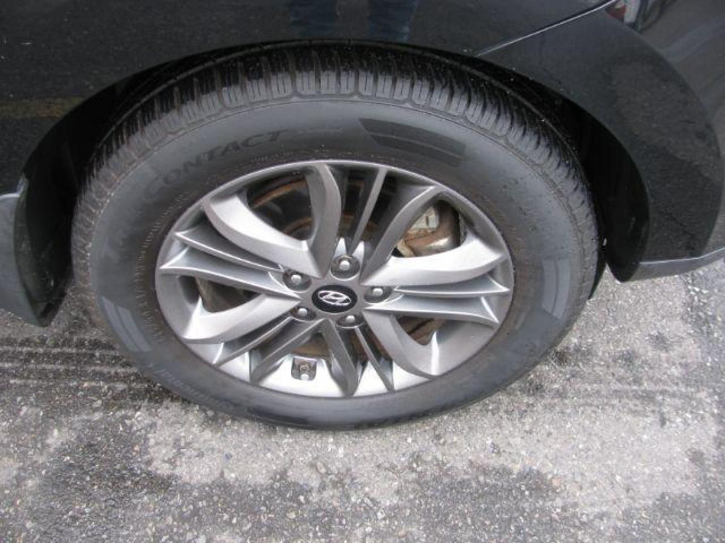 2015 Black Hyundai Tucson GLS FWD (KM8JT3AF3FU) with an 2.0L L4 DOHC 16V engine, 6-Speed Automatic transmission, located at 2443 Albert Pike, Hot Springs, AR, 71913, (501) 623-6255, 34.492222, -93.109993 - LISTED FEATURES MAY BE OPTIONAL AND NOT INCLUDED ON THIS VEHICLE!!! - Photo#6