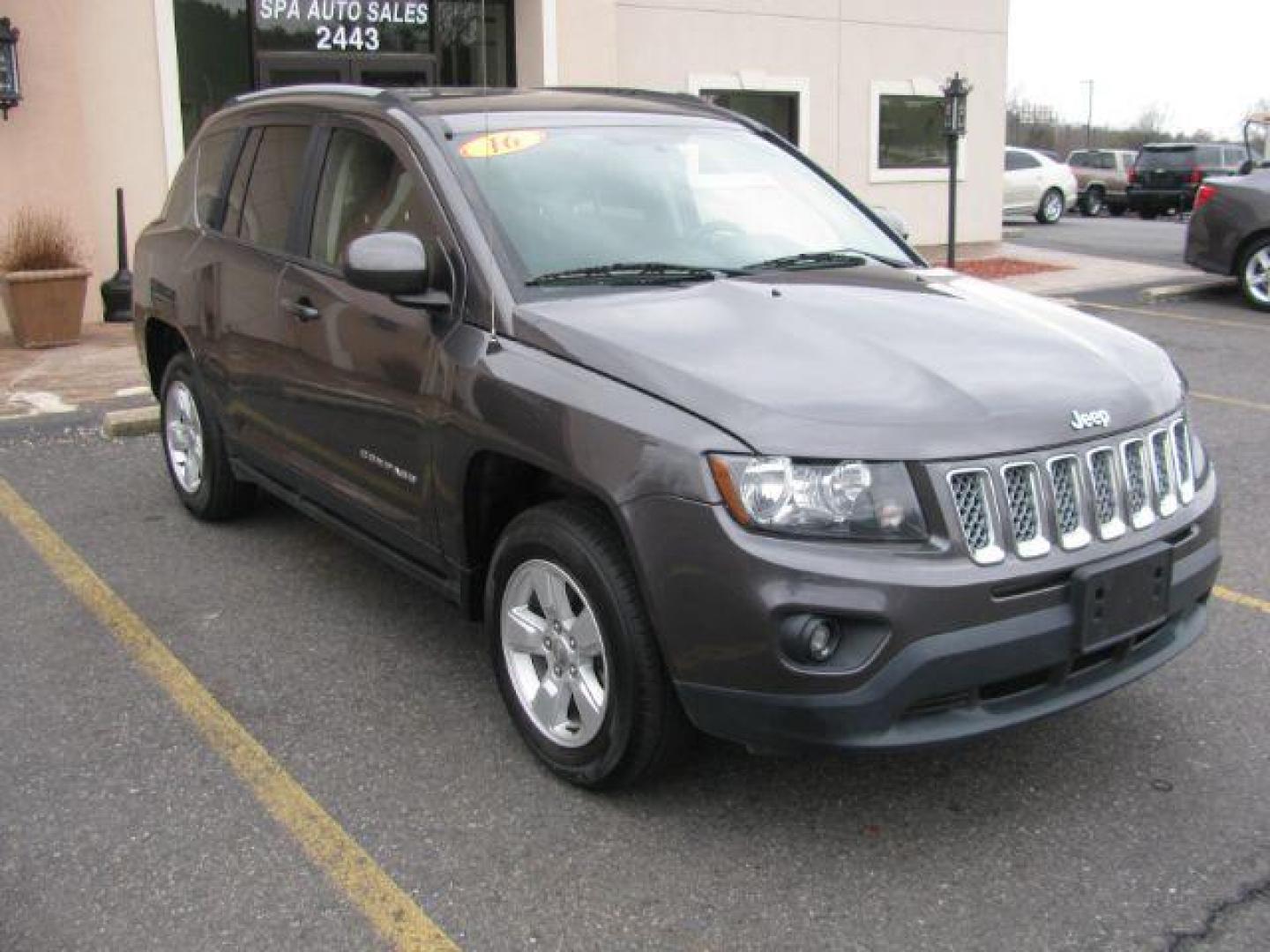 2016 Gray Jeep Compass Latitude FWD (1C4NJCEA1GD) with an 2.0L L4 DOHC 16V engine, Continuously Variable Transmission transmission, located at 2443 Albert Pike, Hot Springs, AR, 71913, (501) 623-6255, 34.492222, -93.109993 - LISTED FEATURES MAY BE OPTIONAL AND NOT INCLUDED ON THIS VEHICLE!!! - Photo#5