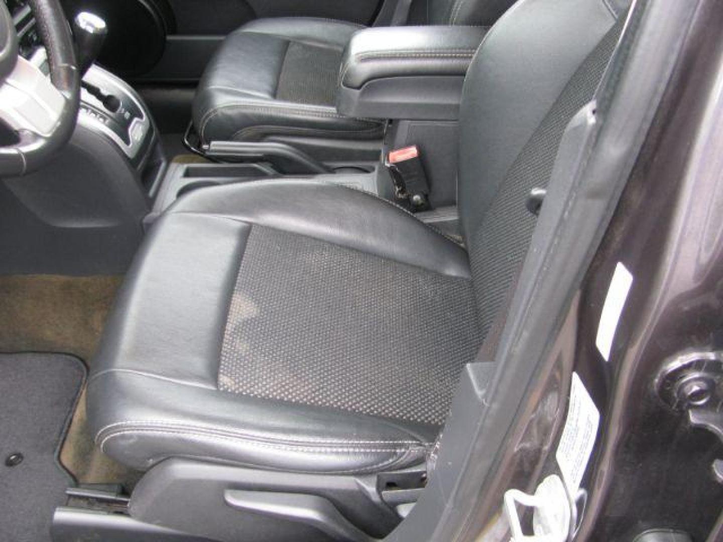 2016 Gray Jeep Compass Latitude FWD (1C4NJCEA1GD) with an 2.0L L4 DOHC 16V engine, Continuously Variable Transmission transmission, located at 2443 Albert Pike, Hot Springs, AR, 71913, (501) 623-6255, 34.492222, -93.109993 - LISTED FEATURES MAY BE OPTIONAL AND NOT INCLUDED ON THIS VEHICLE!!! - Photo#8