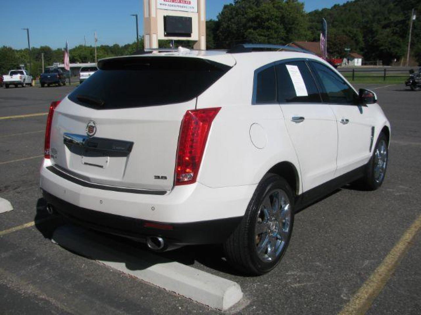 2012 White Cadillac SRX Performance (3GYFNBE32CS) with an 3.6L V6 DOHC 24V FFV engine, 6-Speed Automatic transmission, located at 2443 Albert Pike, Hot Springs, AR, 71913, (501) 623-6255, 34.492222, -93.109993 - LISTED FEATURES MAY BE OPTIONAL AND NOT INCLUDED ON THIS VEHICLE!!!- Photo#2