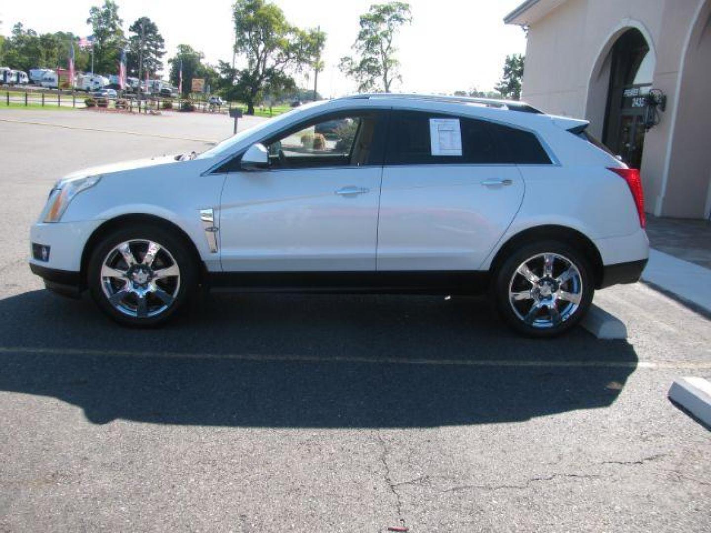 2012 White Cadillac SRX Performance (3GYFNBE32CS) with an 3.6L V6 DOHC 24V FFV engine, 6-Speed Automatic transmission, located at 2443 Albert Pike, Hot Springs, AR, 71913, (501) 623-6255, 34.492222, -93.109993 - LISTED FEATURES MAY BE OPTIONAL AND NOT INCLUDED ON THIS VEHICLE!!!- Photo#4