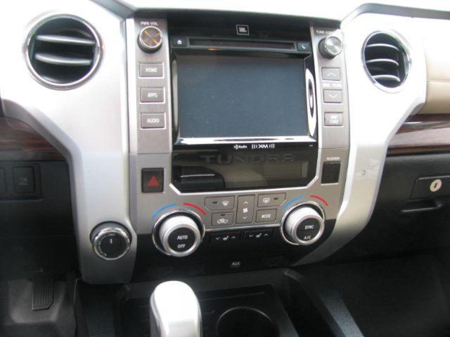 2014 White Toyota Tundra Limited 5.7L FFV CrewMax 4WD (5TFHW5F13EX) with an 5.7L V8 DOHC 32V FFV engine, 6-Speed Automatic transmission, located at 2443 Albert Pike, Hot Springs, AR, 71913, (501) 623-6255, 34.492222, -93.109993 - LISTED FEATURES MAY BE OPTIONAL AND NOT INCLUDED ON THIS VEHICLE!!! - Photo#10