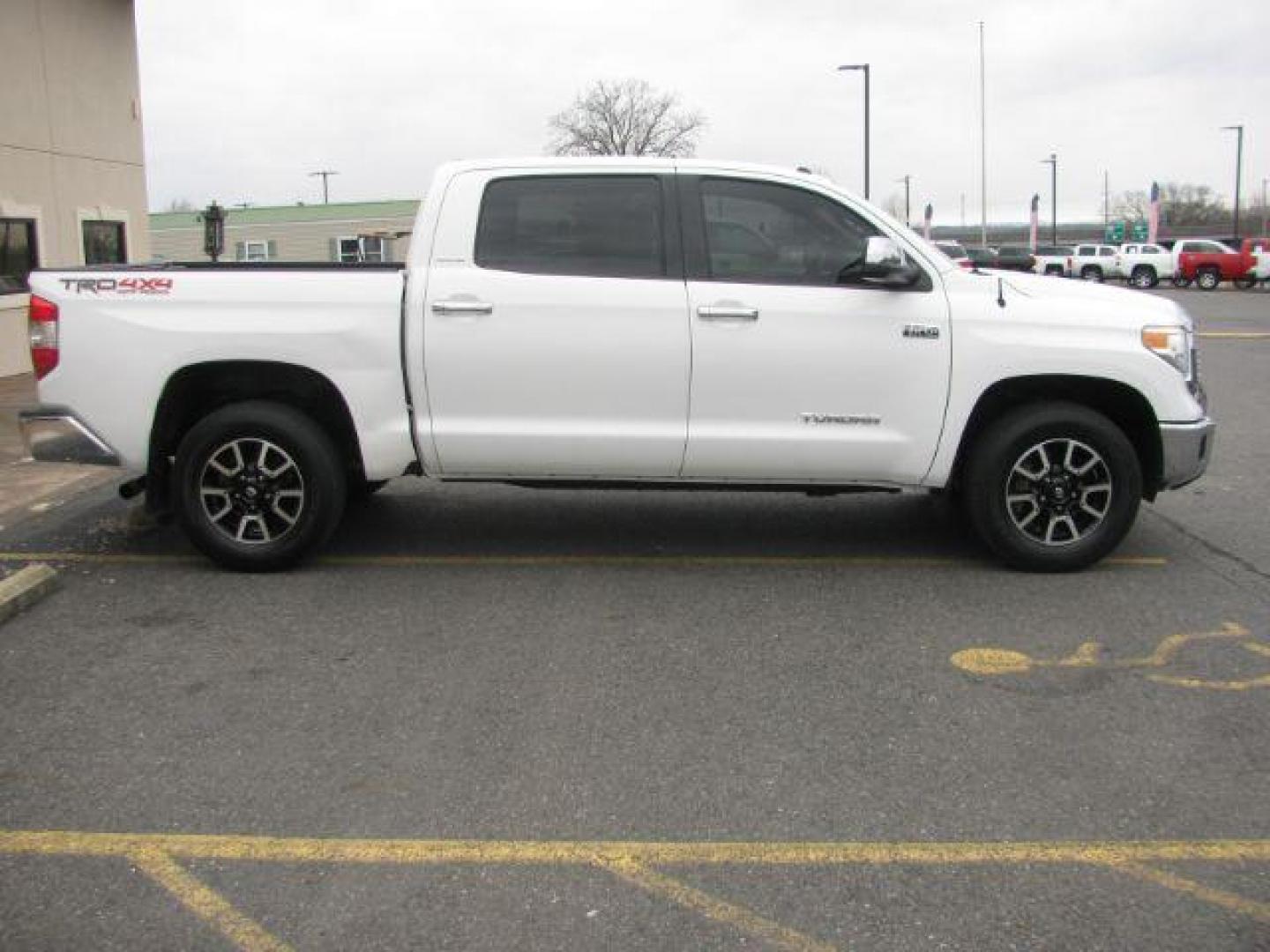 2014 White Toyota Tundra Limited 5.7L FFV CrewMax 4WD (5TFHW5F13EX) with an 5.7L V8 DOHC 32V FFV engine, 6-Speed Automatic transmission, located at 2443 Albert Pike, Hot Springs, AR, 71913, (501) 623-6255, 34.492222, -93.109993 - LISTED FEATURES MAY BE OPTIONAL AND NOT INCLUDED ON THIS VEHICLE!!! - Photo#5