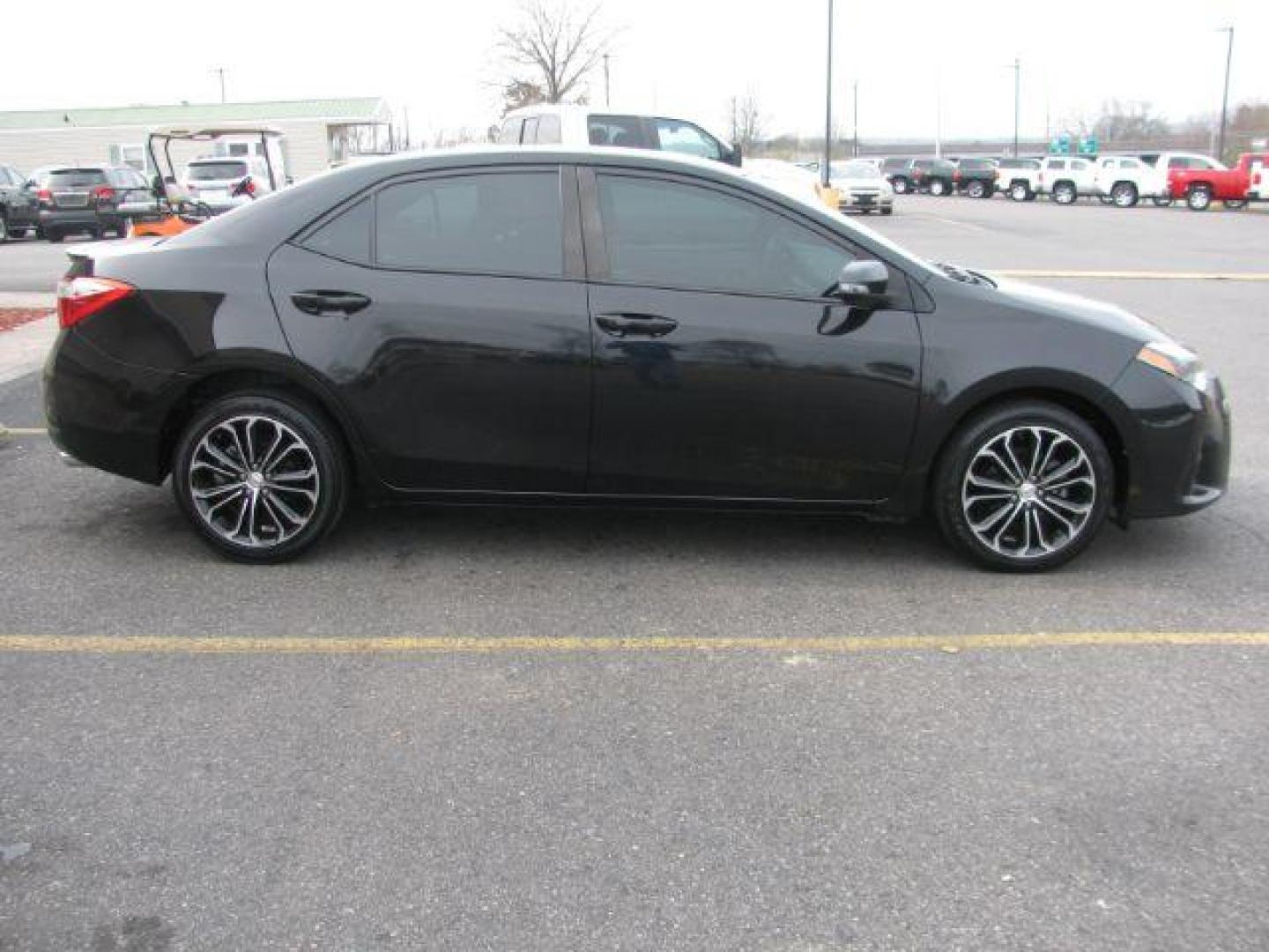 2015 Black Toyota Corolla S CVT (5YFBURHE5FP) with an 1.8L L4 DOHC 16V engine, Continuously Variable Transmission transmission, located at 2443 Albert Pike, Hot Springs, AR, 71913, (501) 623-6255, 34.492222, -93.109993 - LISTED FEATURES MAY BE OPTIONAL AND NOT INCLUDED ON THIS VEHICLE!!! - Photo#4