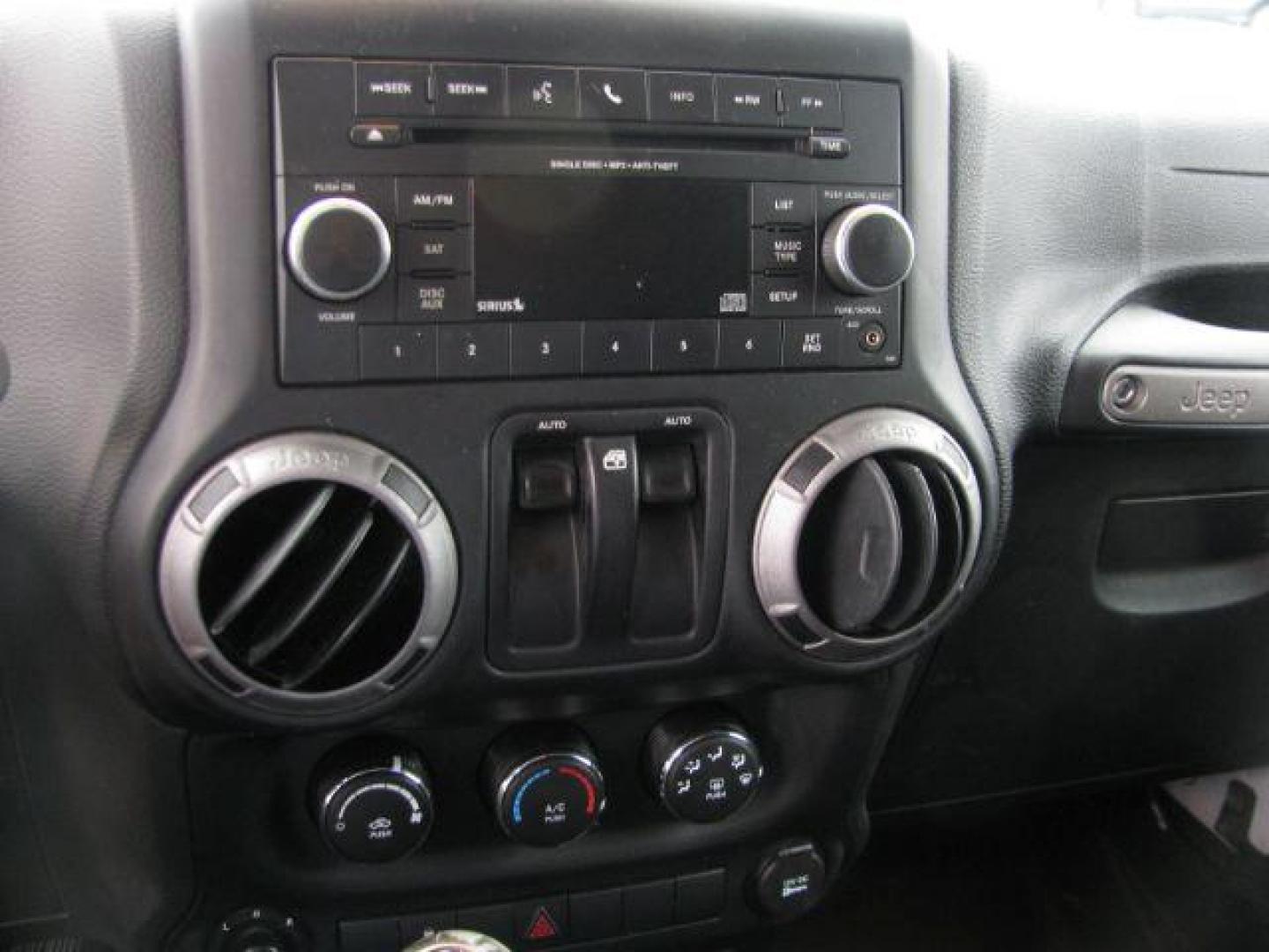 2016 White Jeep Wrangler Sport 4WD (1C4AJWAG3GL) with an 3.6L V6 DOHC 24V FFV engine, located at 2443 Albert Pike, Hot Springs, AR, 71913, (501) 623-6255, 34.492222, -93.109993 - LISTED FEATURES MAY BE OPTIONAL AND NOT INCLUDED ON THIS VEHICLE!!! - Photo#9
