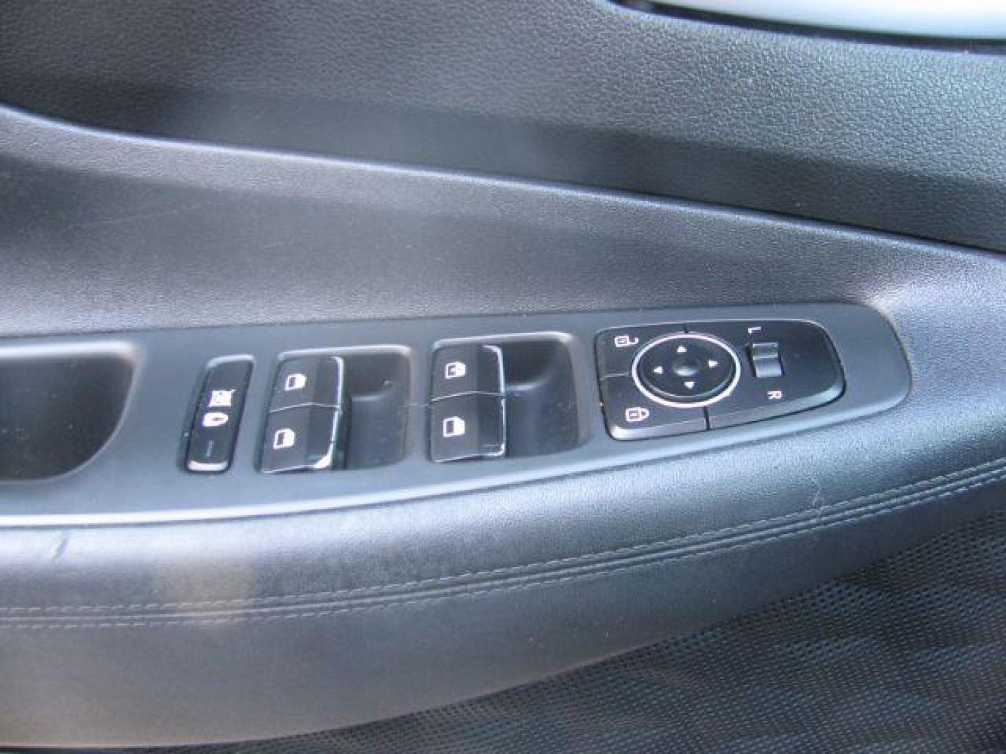 2019 Blue Hyundai Santa Fe SE 2.4 (5NMS23AD4KH) with an 2.4L L4 DOHC 16V engine, 8-Speed Automatic transmission, located at 2443 Albert Pike, Hot Springs, AR, 71913, (501) 623-6255, 34.492222, -93.109993 - LISTED FEATURES MAY BE OPTIONAL AND NOT INCLUDED ON THIS VEHICLE!!! - Photo#10