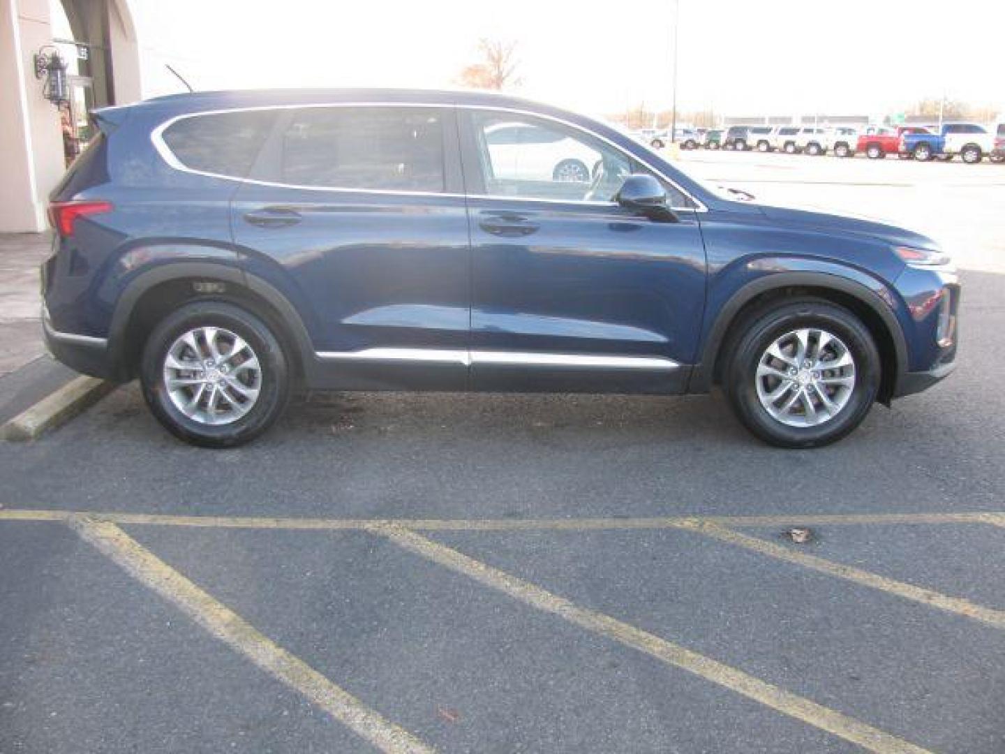2019 Blue Hyundai Santa Fe SE 2.4 (5NMS23AD4KH) with an 2.4L L4 DOHC 16V engine, 8-Speed Automatic transmission, located at 2443 Albert Pike, Hot Springs, AR, 71913, (501) 623-6255, 34.492222, -93.109993 - LISTED FEATURES MAY BE OPTIONAL AND NOT INCLUDED ON THIS VEHICLE!!! - Photo#4