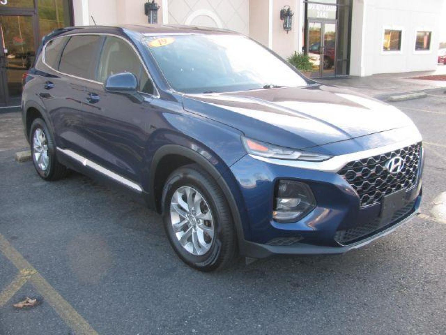 2019 Blue Hyundai Santa Fe SE 2.4 (5NMS23AD4KH) with an 2.4L L4 DOHC 16V engine, 8-Speed Automatic transmission, located at 2443 Albert Pike, Hot Springs, AR, 71913, (501) 623-6255, 34.492222, -93.109993 - LISTED FEATURES MAY BE OPTIONAL AND NOT INCLUDED ON THIS VEHICLE!!! - Photo#5