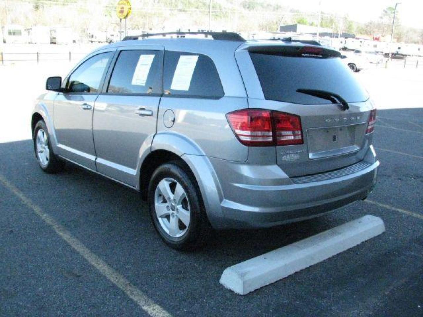 2016 Gray Dodge Journey SE (3C4PDCAB9GT) with an 2.4L L4 DOHC 16V engine, 4-Speed Automatic transmission, located at 2443 Albert Pike, Hot Springs, AR, 71913, (501) 623-6255, 34.492222, -93.109993 - LISTED FEATURES MAY BE OPTIONAL AND NOT INCLUDED ON THIS VEHICLE!!! - Photo#2