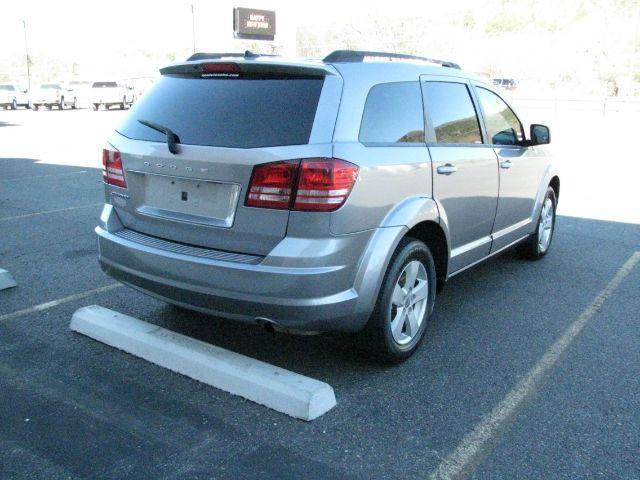2016 Gray Dodge Journey SE (3C4PDCAB9GT) with an 2.4L L4 DOHC 16V engine, 4-Speed Automatic transmission, located at 2443 Albert Pike, Hot Springs, AR, 71913, (501) 623-6255, 34.492222, -93.109993 - LISTED FEATURES MAY BE OPTIONAL AND NOT INCLUDED ON THIS VEHICLE!!! - Photo#3