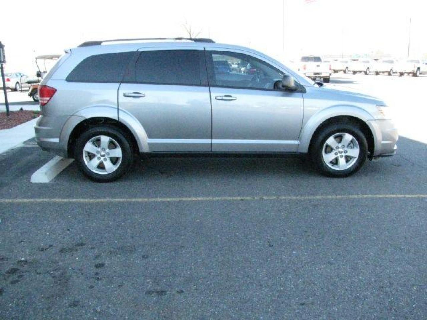 2016 Gray Dodge Journey SE (3C4PDCAB9GT) with an 2.4L L4 DOHC 16V engine, 4-Speed Automatic transmission, located at 2443 Albert Pike, Hot Springs, AR, 71913, (501) 623-6255, 34.492222, -93.109993 - LISTED FEATURES MAY BE OPTIONAL AND NOT INCLUDED ON THIS VEHICLE!!! - Photo#4