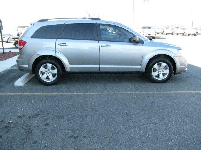 2016 Gray Dodge Journey SE (3C4PDCAB9GT) with an 2.4L L4 DOHC 16V engine, 4-Speed Automatic transmission, located at 2443 Albert Pike, Hot Springs, AR, 71913, (501) 623-6255, 34.492222, -93.109993 - LISTED FEATURES MAY BE OPTIONAL AND NOT INCLUDED ON THIS VEHICLE!!! - Photo#4