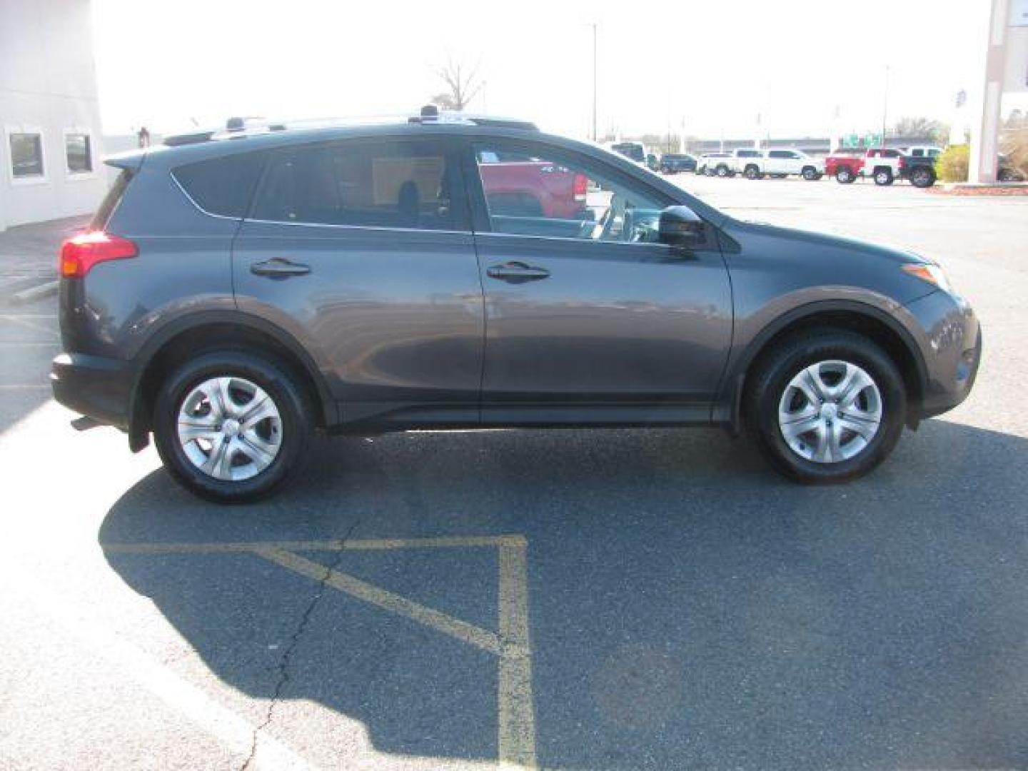 2015 Gray Toyota RAV4 SPORT UTILITY 4-DR (2T3ZFREV7FW) with an 2.5L L4 DOHC 16V engine, 6-Speed Automatic transmission, located at 2443 Albert Pike, Hot Springs, AR, 71913, (501) 623-6255, 34.492222, -93.109993 - LISTED FEATURES MAY BE OPTIONAL AND NOT INCLUDED ON THIS VEHICLE!!! - Photo#4