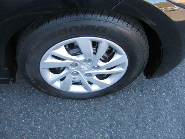 2018 Black Hyundai Elantra SE 6AT (5NPD74LF0JH) with an 1.8L L4 DOHC 16V engine, 6-Speed Automatic transmission, located at 2443 Albert Pike, Hot Springs, AR, 71913, (501) 623-6255, 34.492222, -93.109993 - All listed features may not be available!!!! - Photo#6