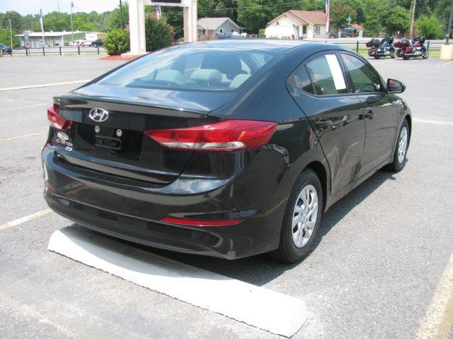 2018 Black Hyundai Elantra SE 6AT (5NPD74LF0JH) with an 1.8L L4 DOHC 16V engine, 6-Speed Automatic transmission, located at 2443 Albert Pike, Hot Springs, AR, 71913, (501) 623-6255, 34.492222, -93.109993 - All listed features may not be available!!!! - Photo#3