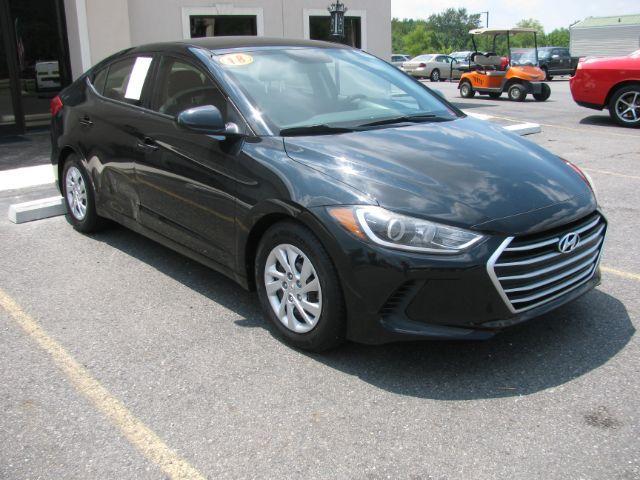 2018 Black Hyundai Elantra SE 6AT (5NPD74LF0JH) with an 1.8L L4 DOHC 16V engine, 6-Speed Automatic transmission, located at 2443 Albert Pike, Hot Springs, AR, 71913, (501) 623-6255, 34.492222, -93.109993 - All listed features may not be available!!!! - Photo#5