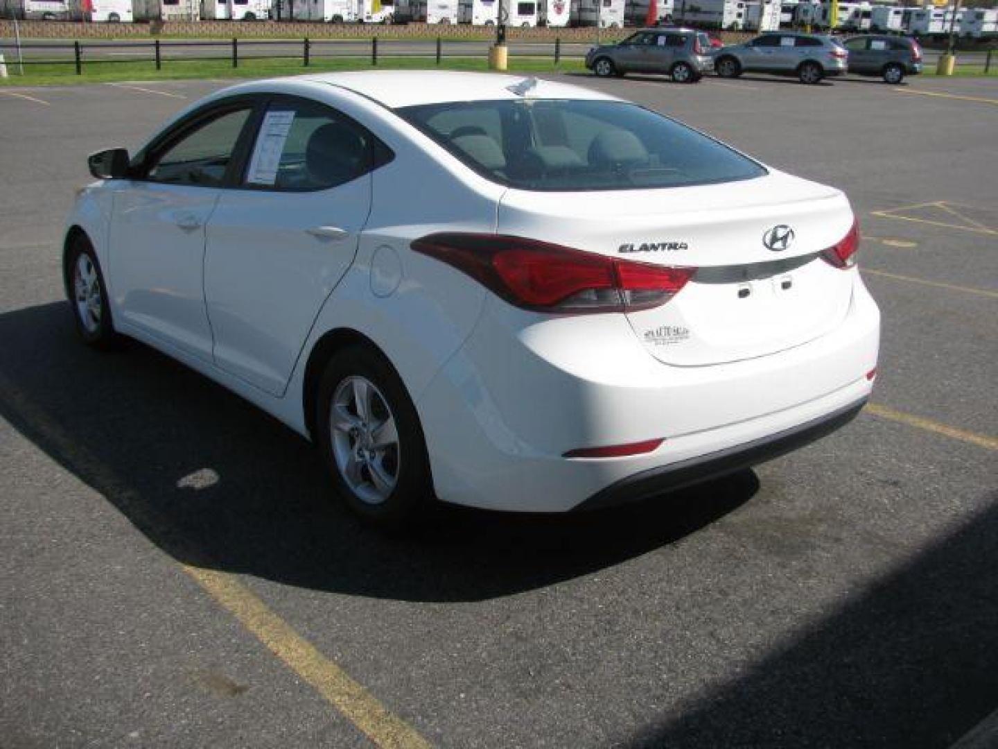 2014 White Hyundai Elantra GLS A/T (5NPDH4AE3EH) with an 1.8L L4 DOHC 16V engine, 6-Speed Automatic transmission, located at 2443 Albert Pike, Hot Springs, AR, 71913, (501) 623-6255, 34.492222, -93.109993 - LISTED FEATURES MAY BE OPTIONAL AND NOT INCLUDED ON THIS VEHICLE!!! - Photo#3