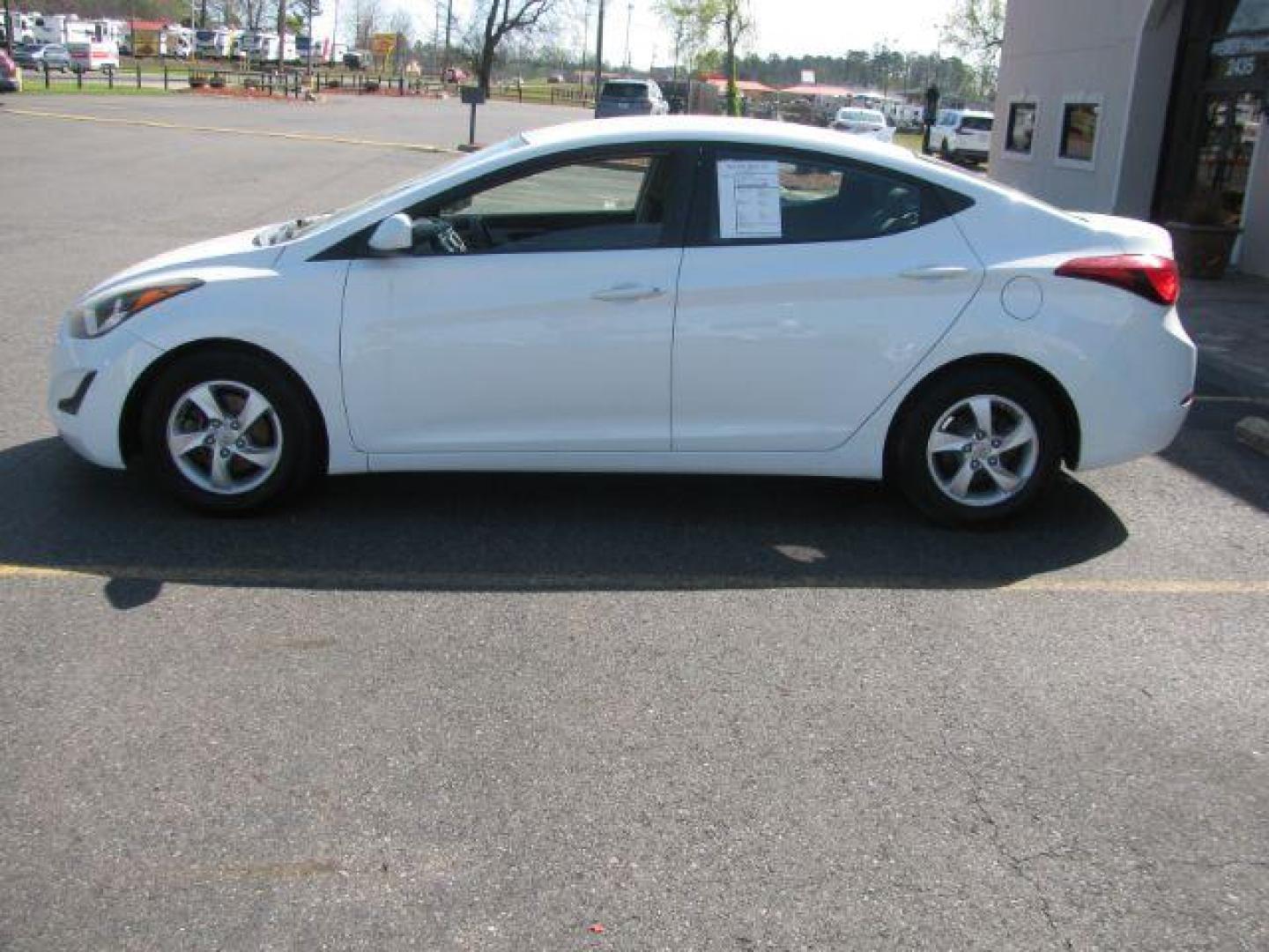 2014 White Hyundai Elantra GLS A/T (5NPDH4AE3EH) with an 1.8L L4 DOHC 16V engine, 6-Speed Automatic transmission, located at 2443 Albert Pike, Hot Springs, AR, 71913, (501) 623-6255, 34.492222, -93.109993 - LISTED FEATURES MAY BE OPTIONAL AND NOT INCLUDED ON THIS VEHICLE!!! - Photo#4