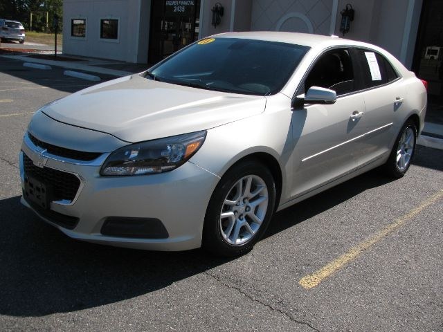 2015 Tan Chevrolet Malibu 1LT (1G11C5SL3FF) with an 2.5L L4 DOHC 16V engine, 6-Speed Automatic transmission, located at 2443 Albert Pike, Hot Springs, AR, 71913, (501) 623-6255, 34.492222, -93.109993 - ALL LISTED FEATURES MAY NOT BE INCLUDED!!!!!- Photo#5