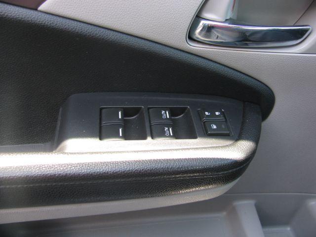 2018 Silver Honda Pilot EX-L w/RES (5FNYF5H83JB) with an 3.5L V6 SOHC 24V engine, 6-Speed Automatic transmission, located at 2443 Albert Pike, Hot Springs, AR, 71913, (501) 623-6255, 34.492222, -93.109993 - ALL LISTED FEATURES MAY NOT BE AVAILABLE!!!! - Photo#10